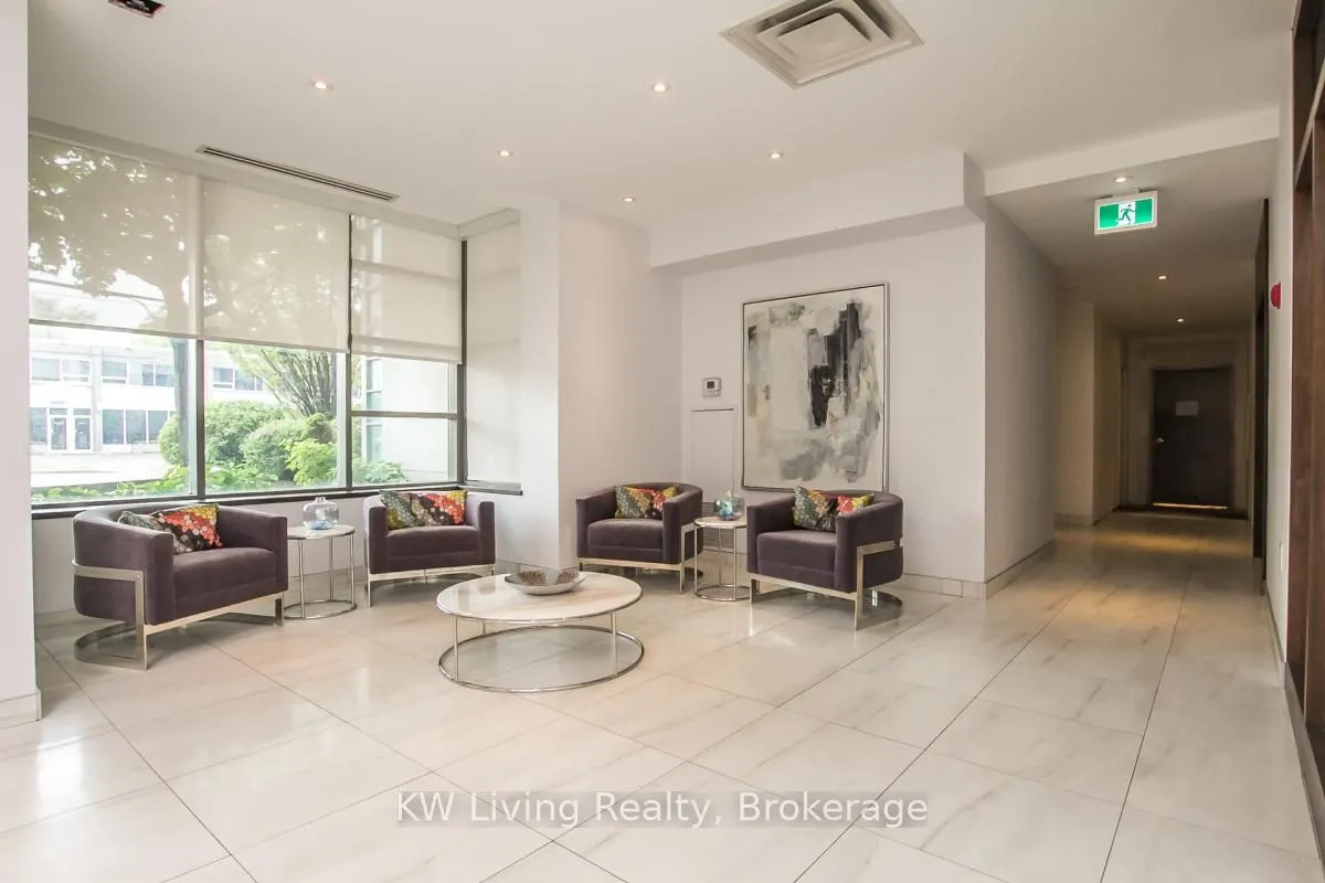 3840 Bathurst Street, #202