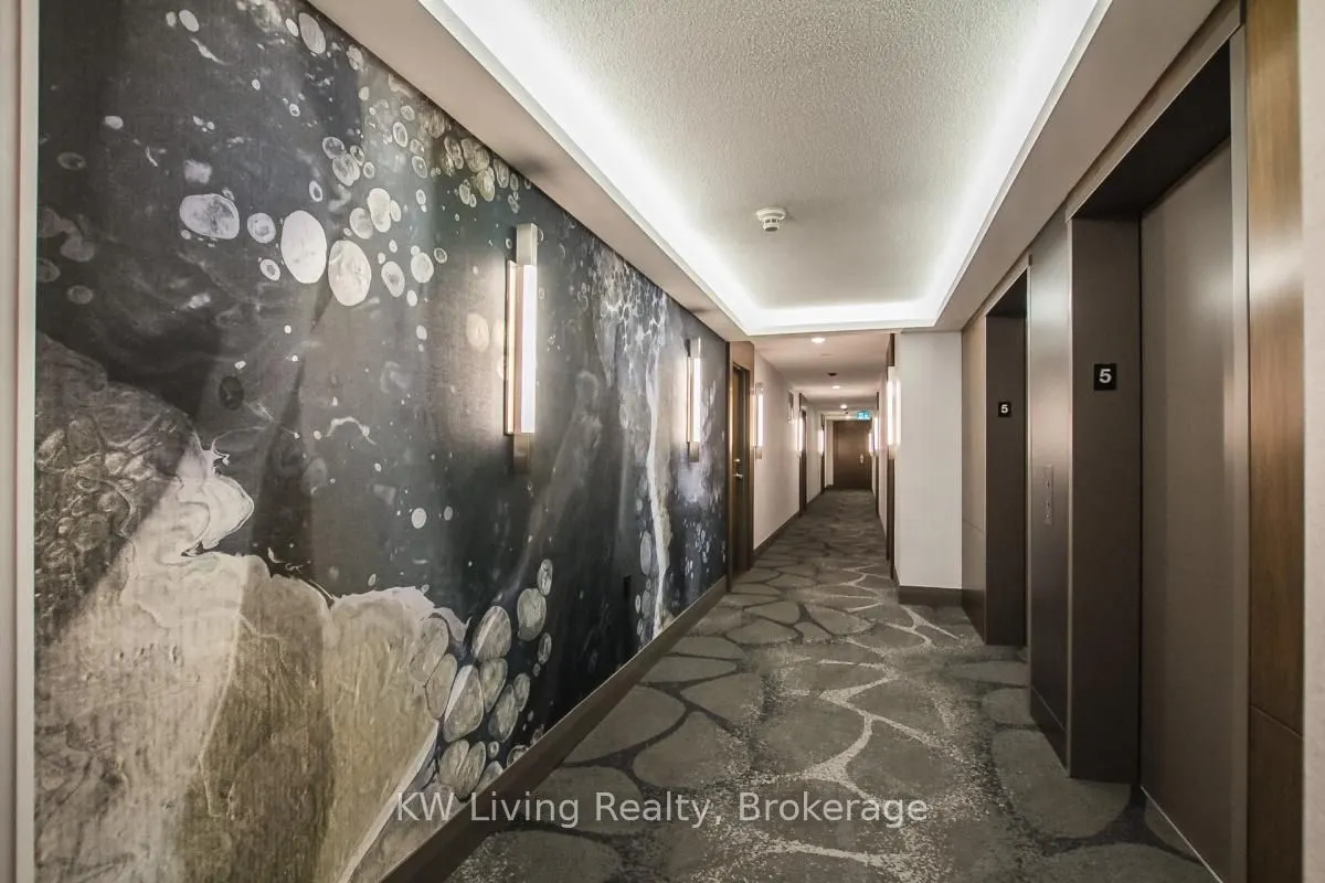 3840 Bathurst Street, #202