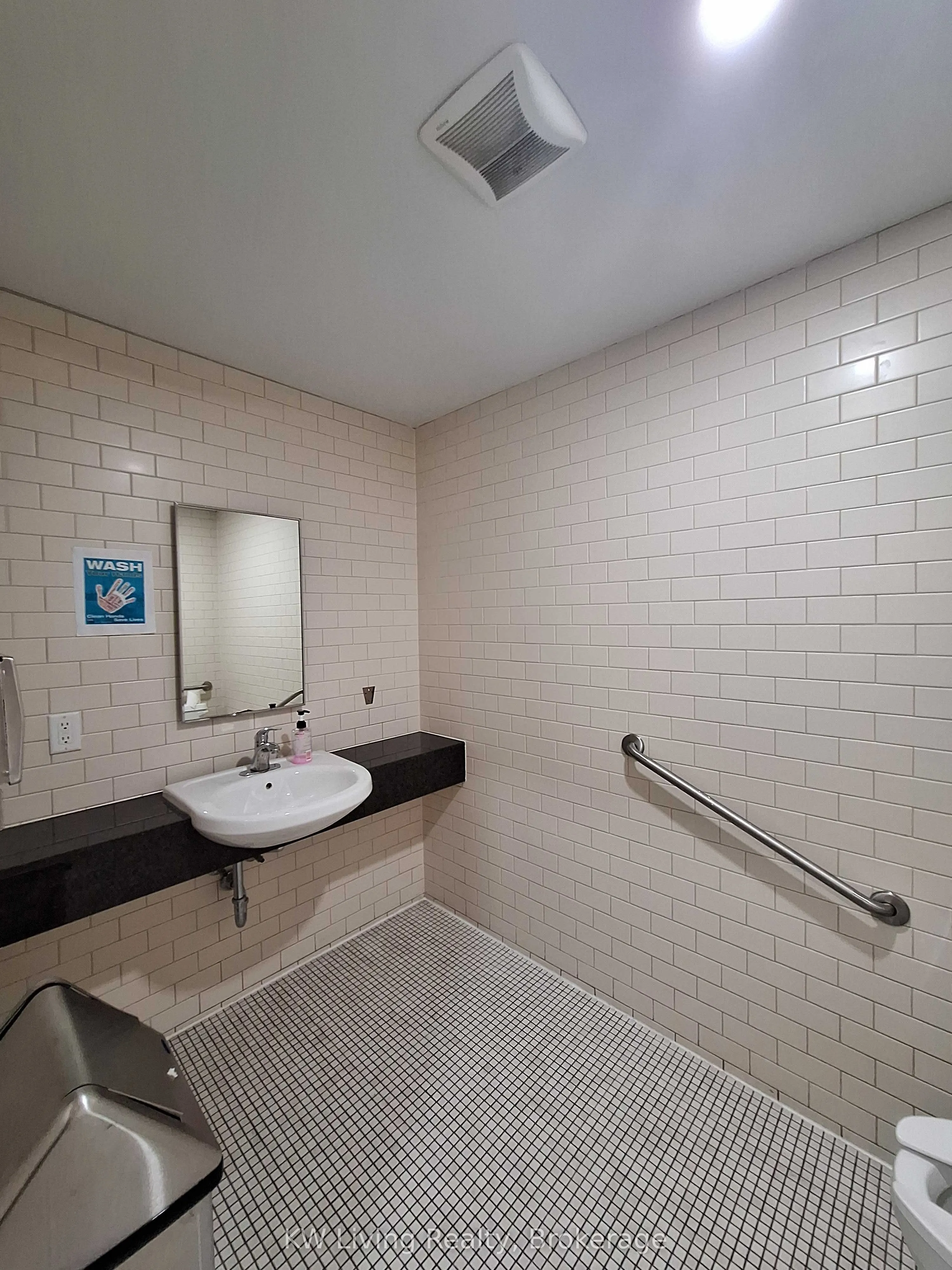 3840 Bathurst Street, #202