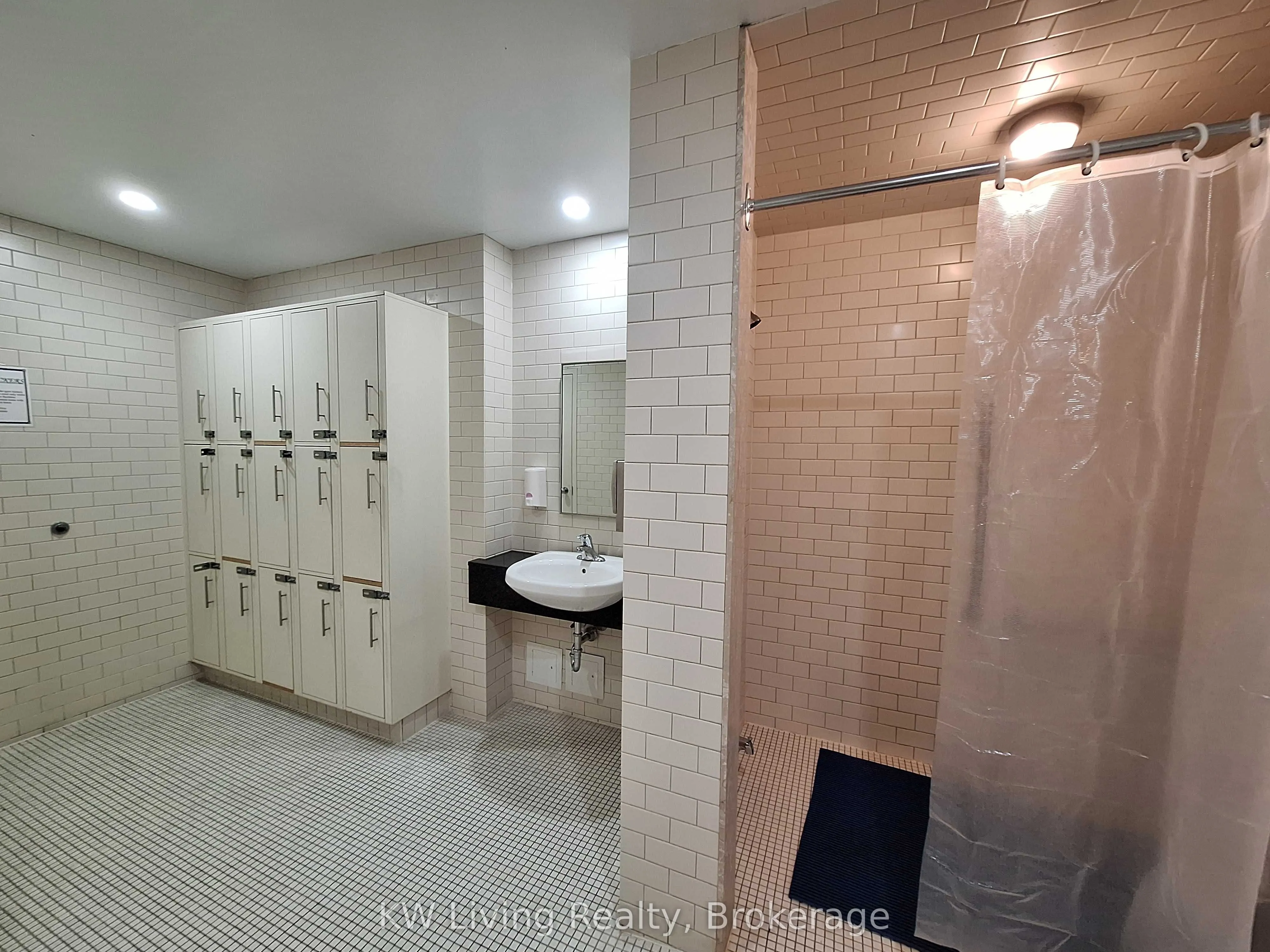 3840 Bathurst Street, #202