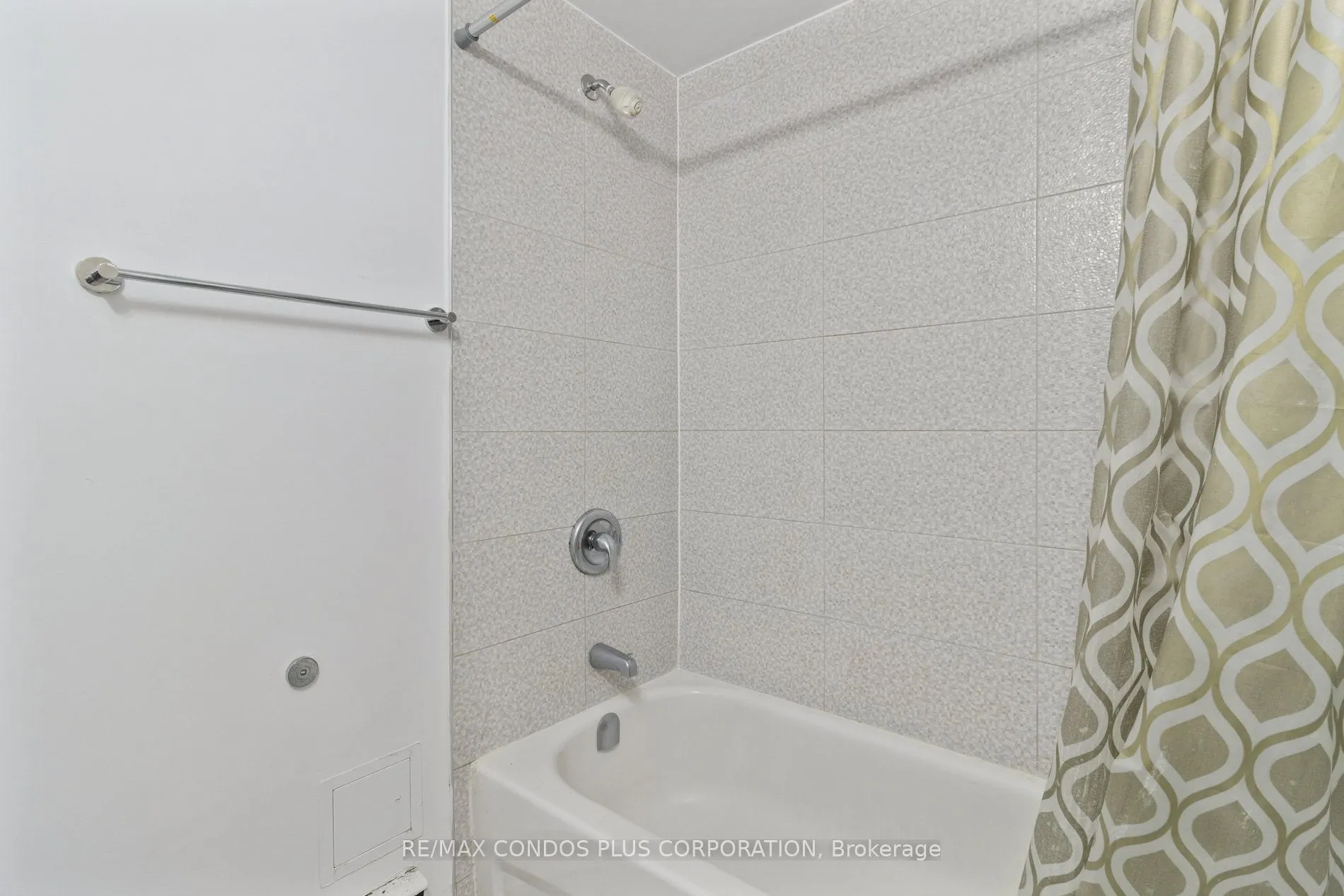 449 Wilson Avenue, #2