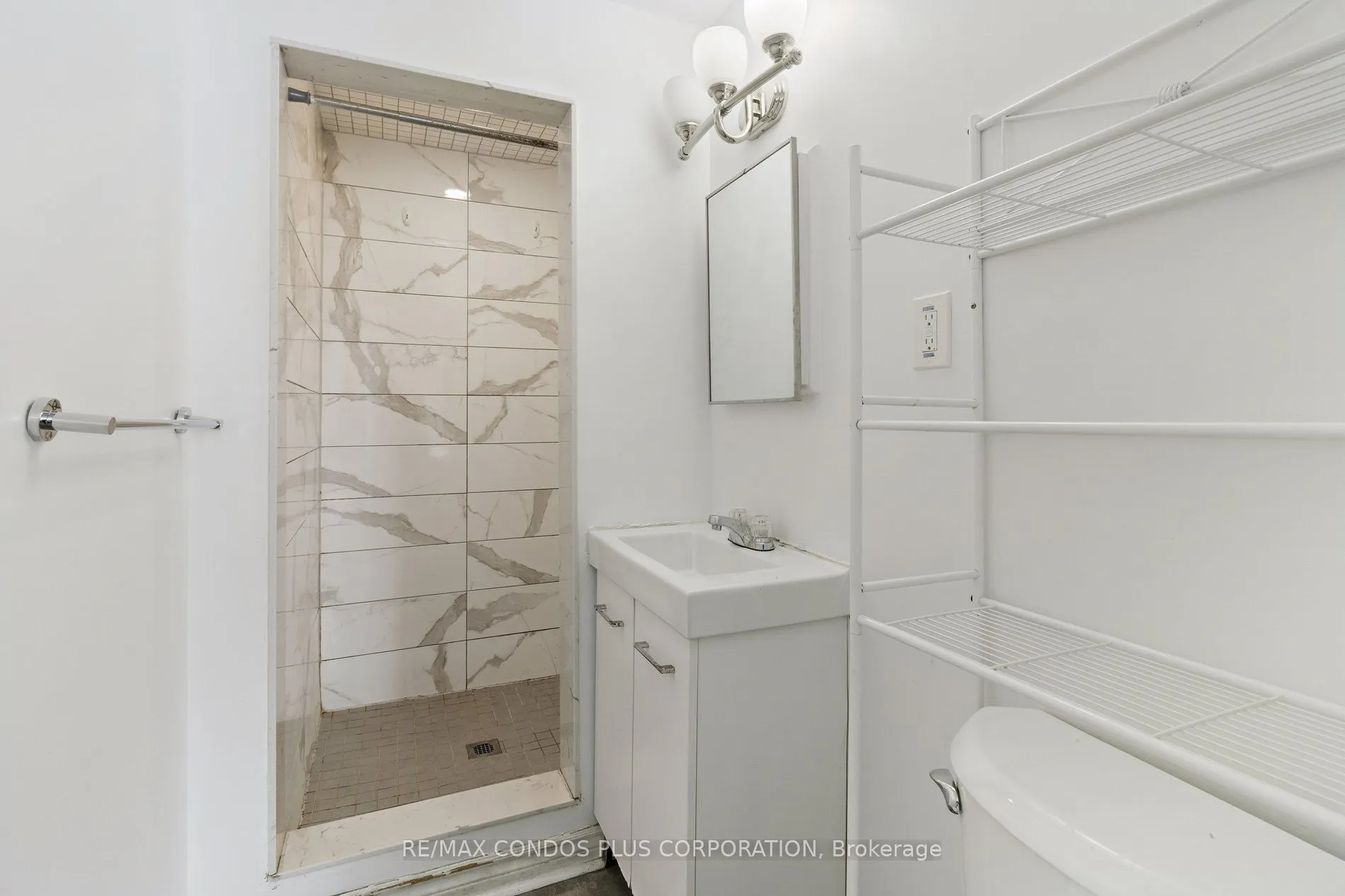 449 Wilson Avenue, #2