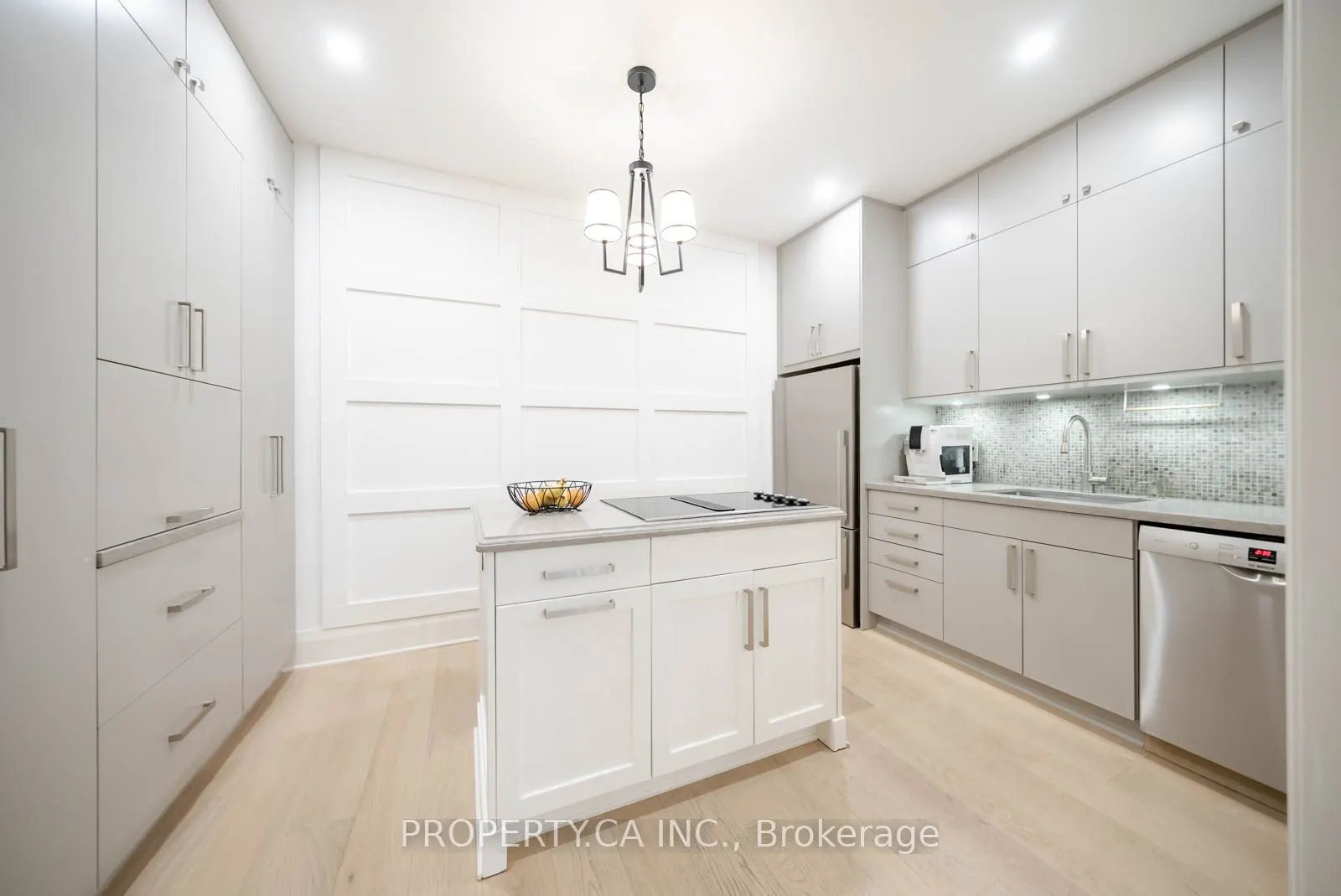 300 Avenue Road, #5