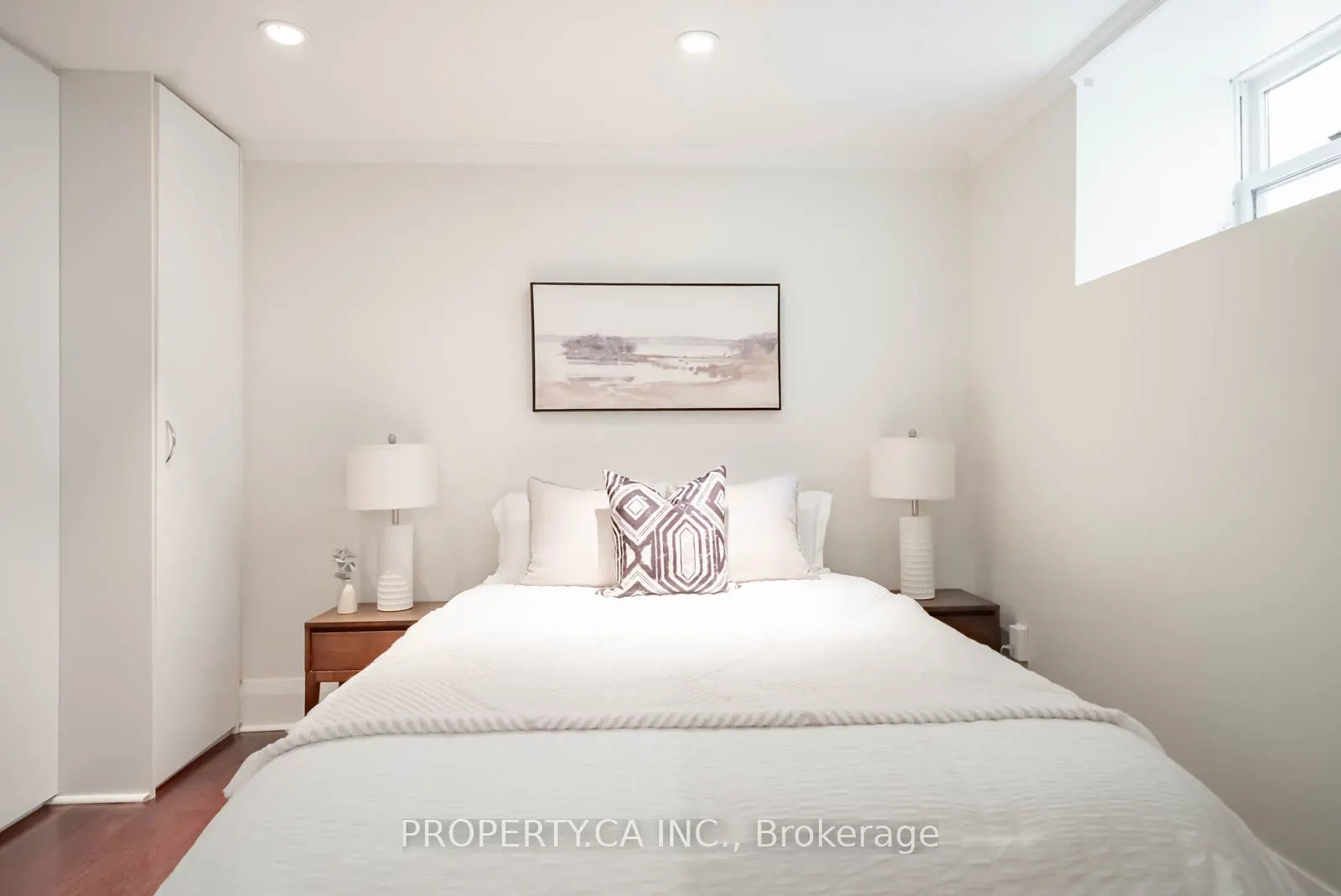 300 Avenue Road, #5