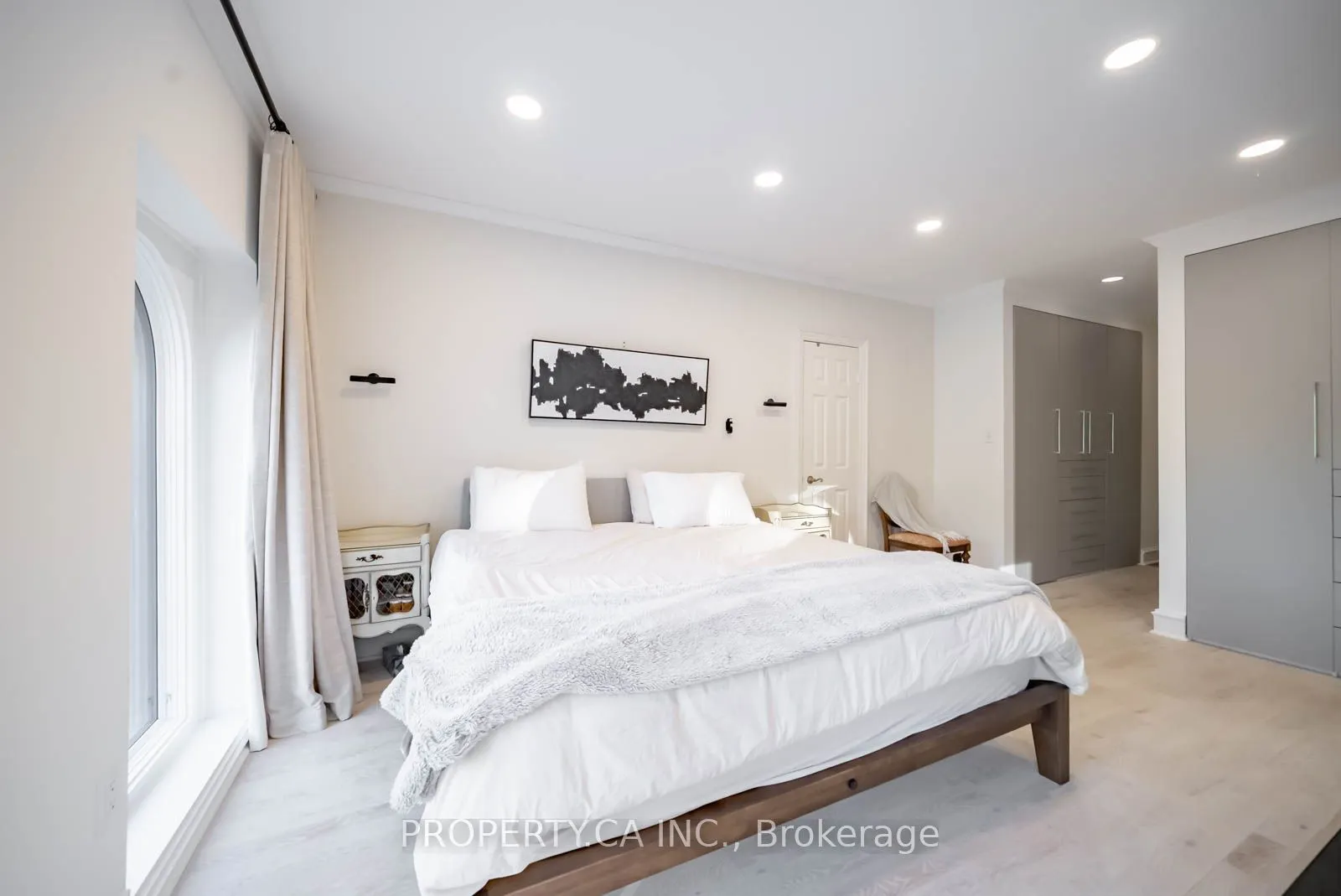 300 Avenue Road, #5