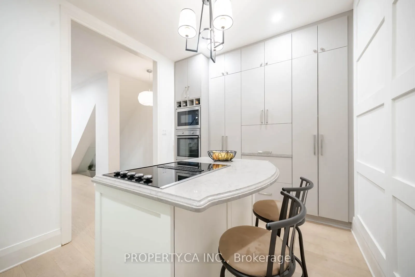 300 Avenue Road, #5