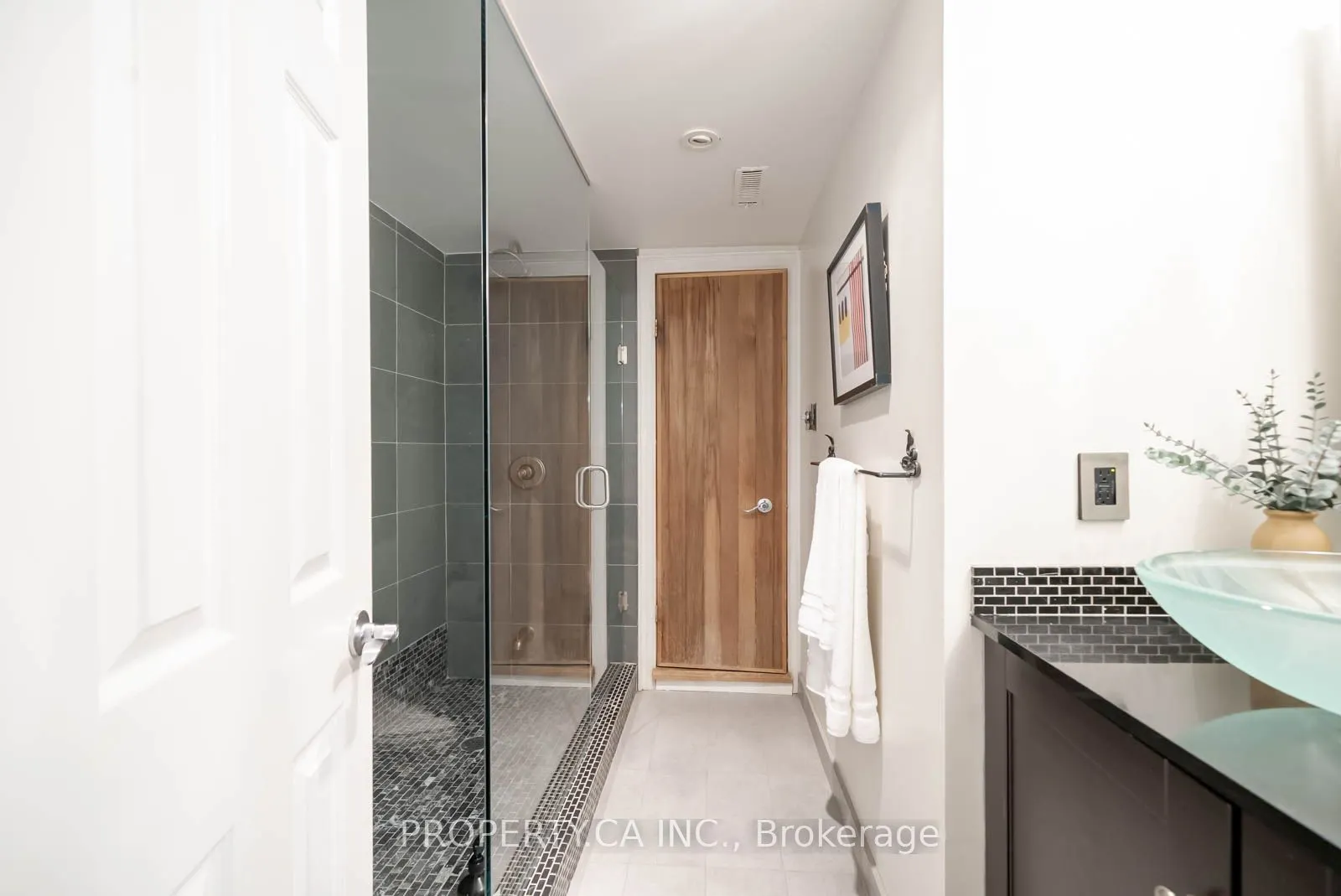 300 Avenue Road, #5