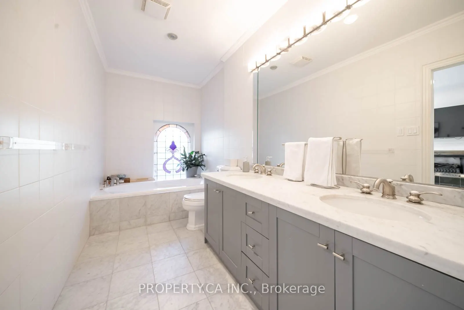 300 Avenue Road, #5