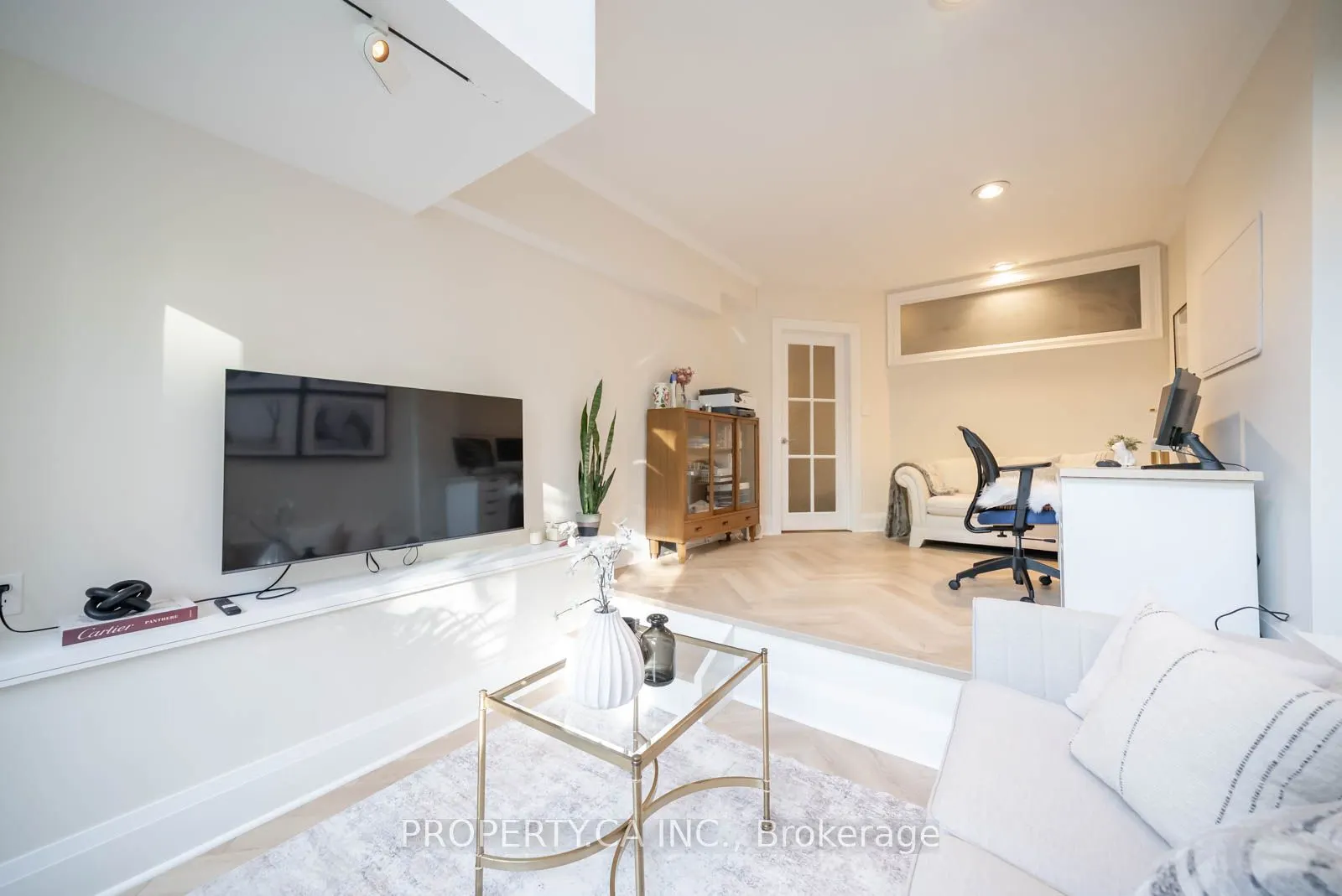 300 Avenue Road, #5