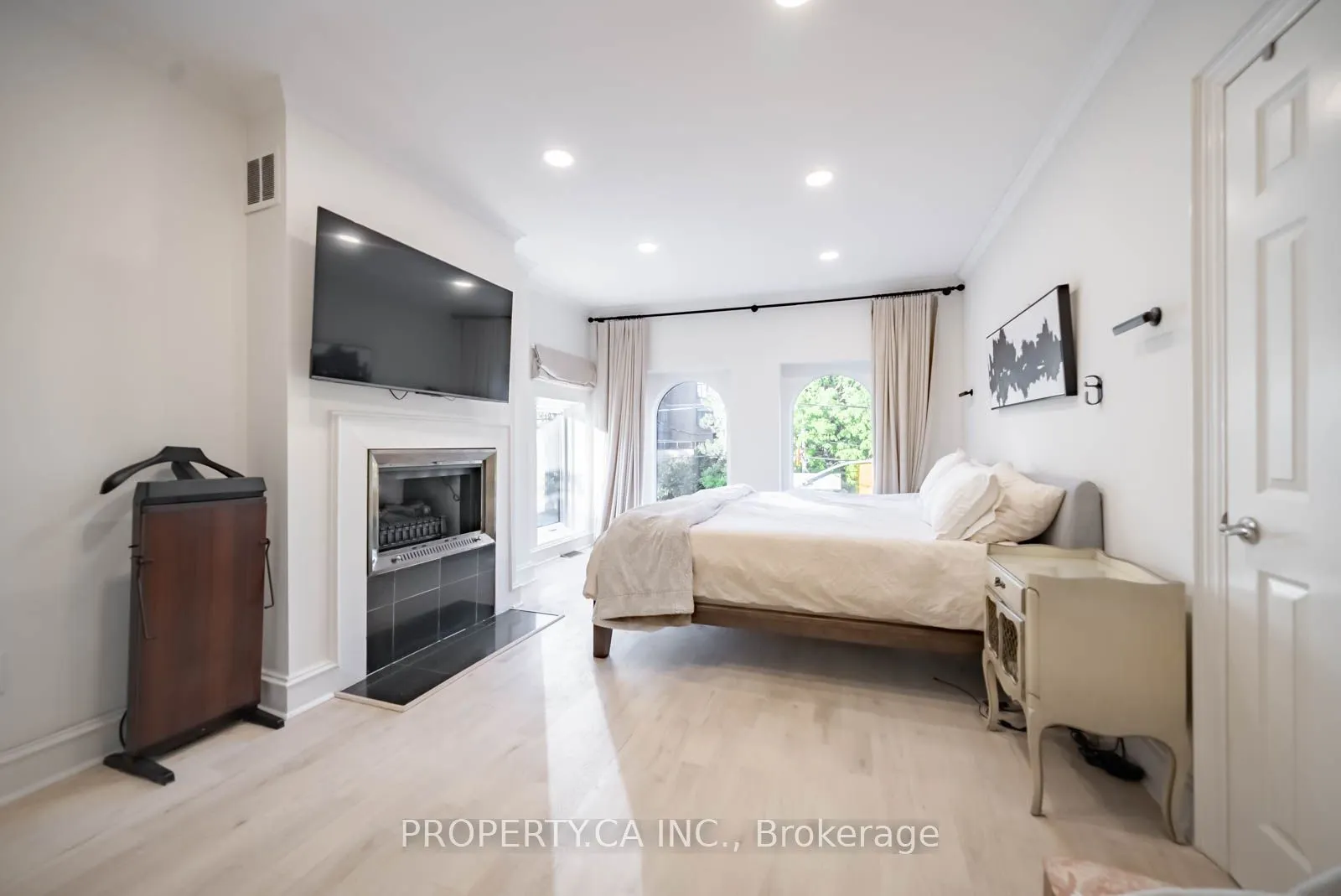 300 Avenue Road, #5