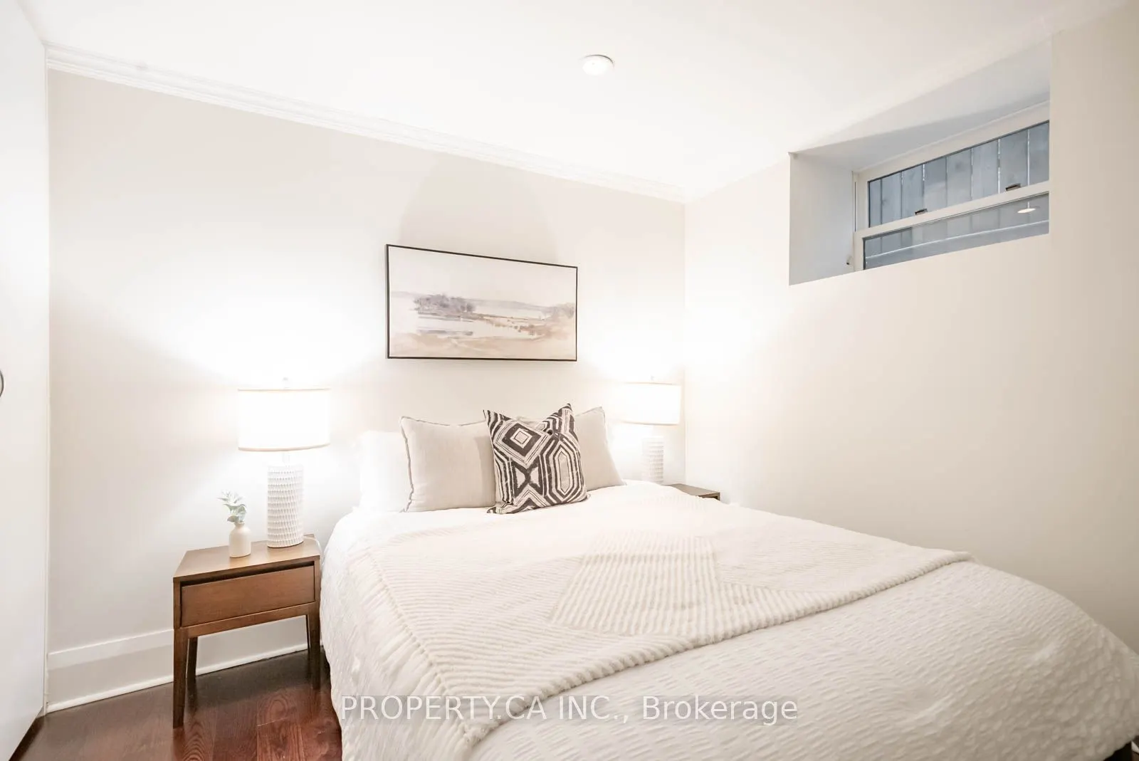 300 Avenue Road, #5
