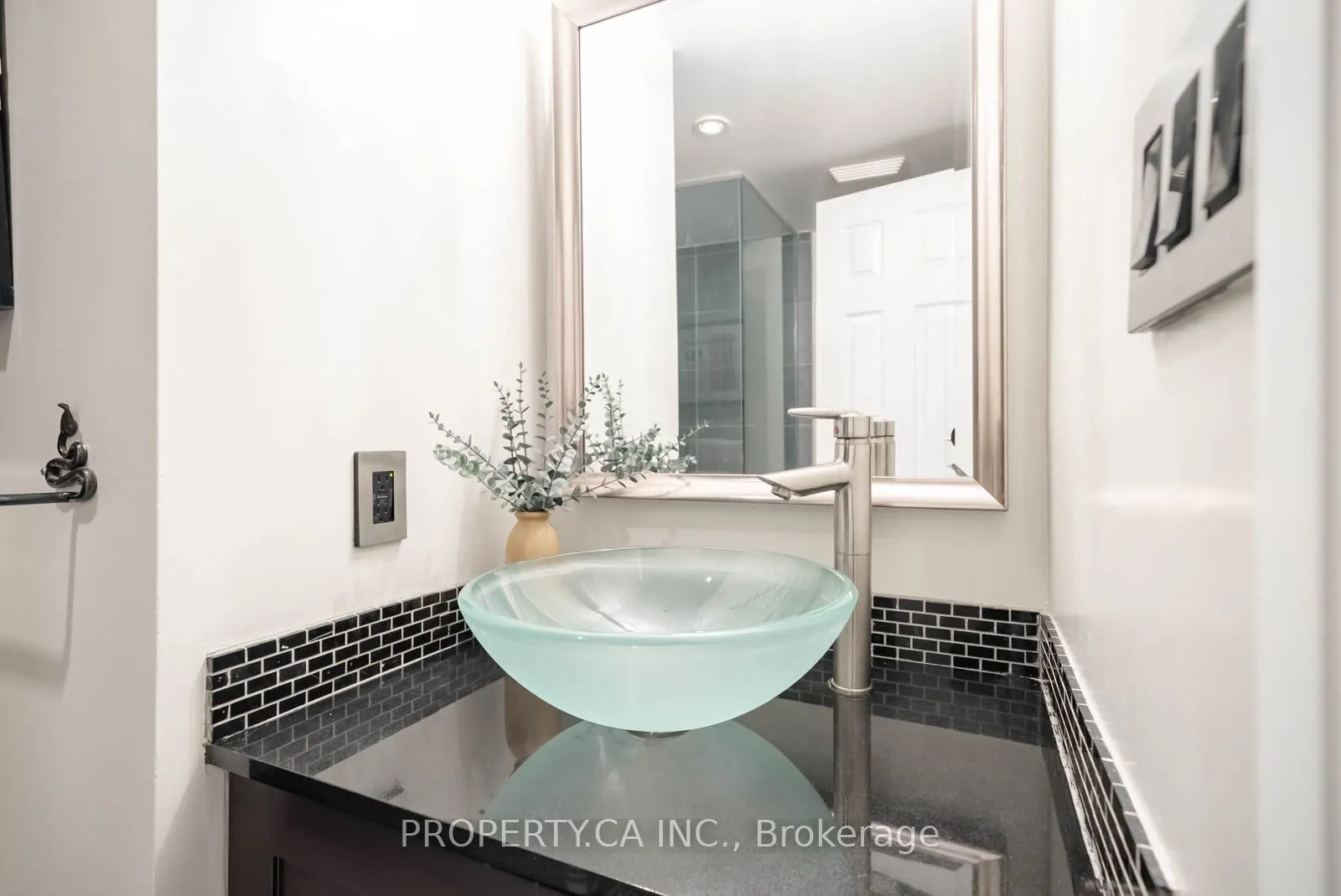 300 Avenue Road, #5