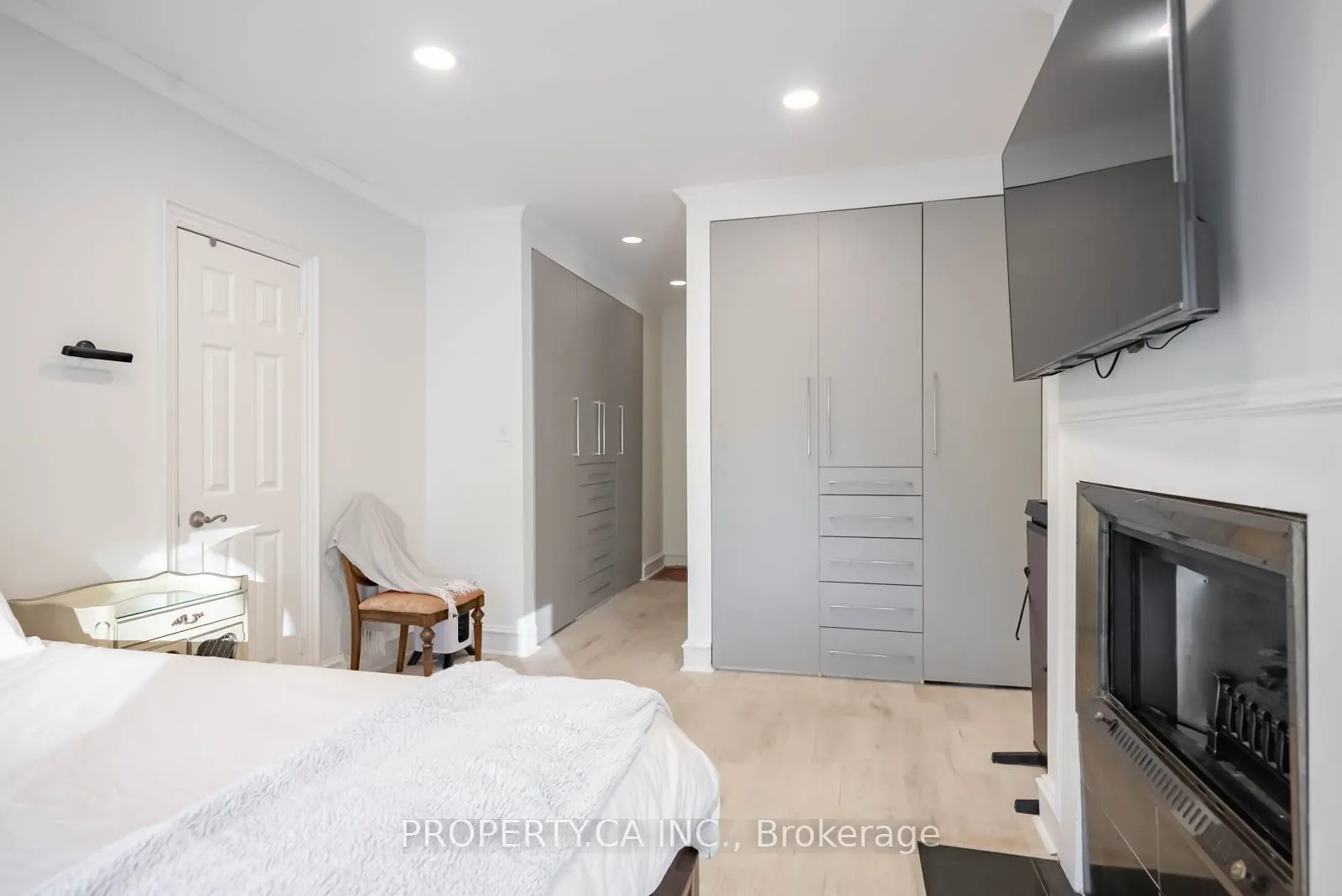 300 Avenue Road, #5