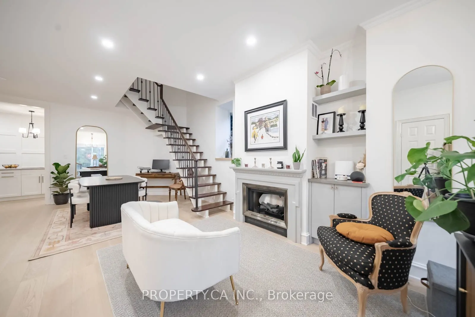 300 Avenue Road, #5