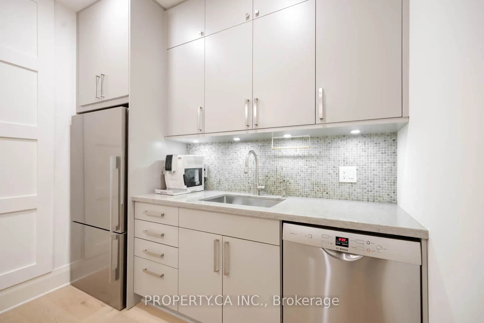 300 Avenue Road, #5