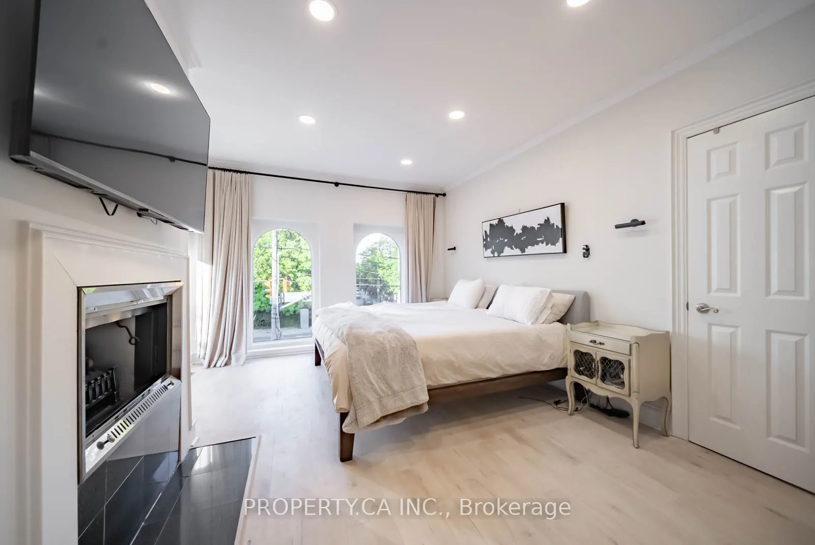 300 Avenue Road, #5