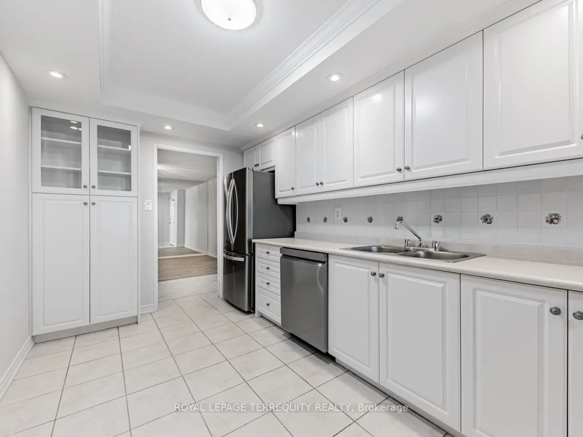 1555 Finch Avenue E, #908