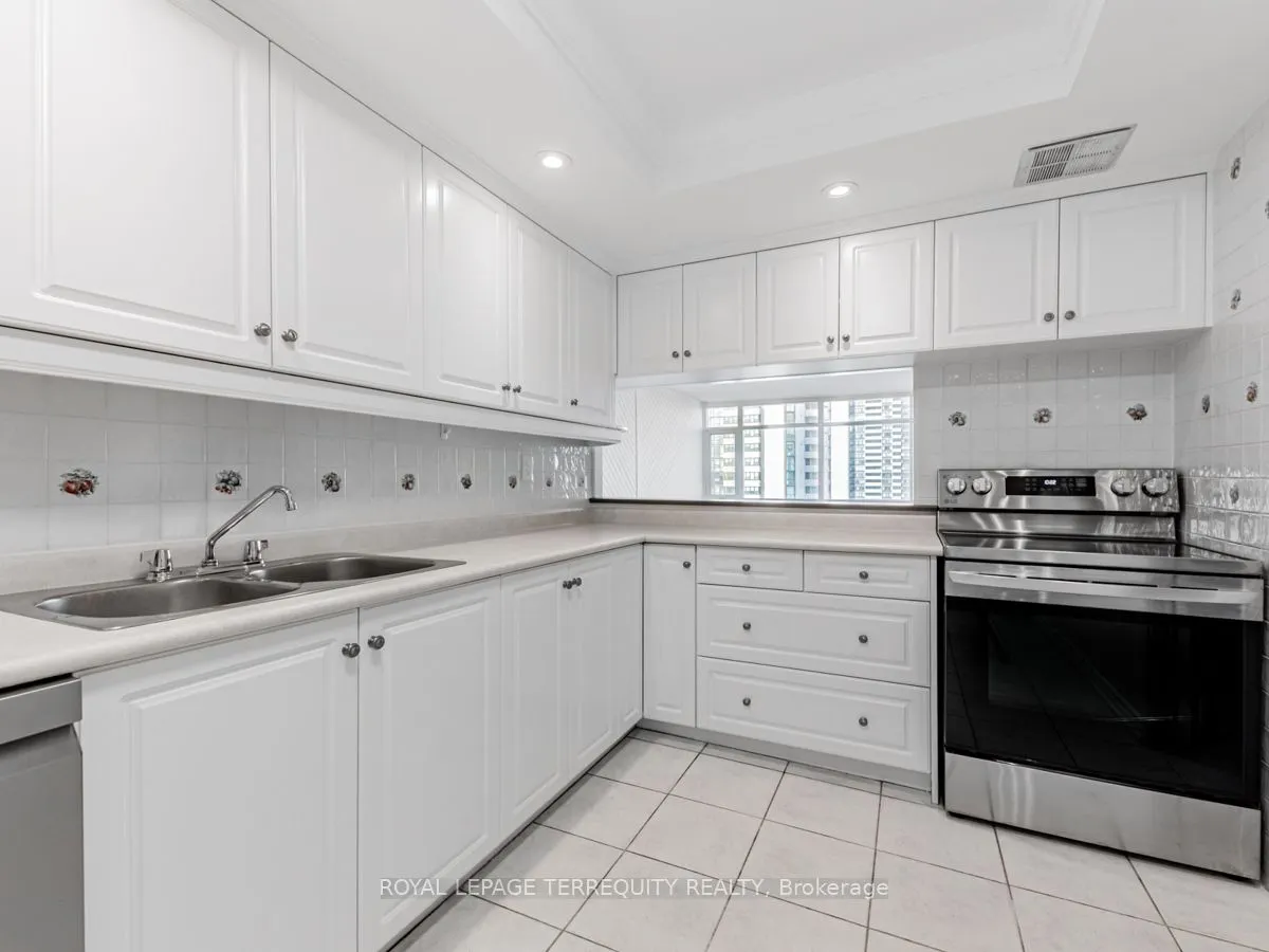 1555 Finch Avenue E, #908