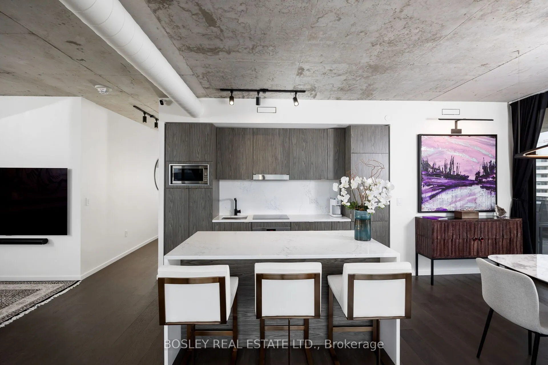 21 Lawren Harris Square, #804