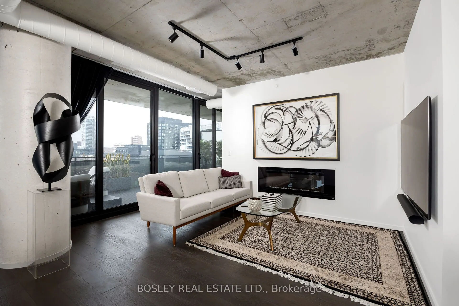 21 Lawren Harris Square, #804