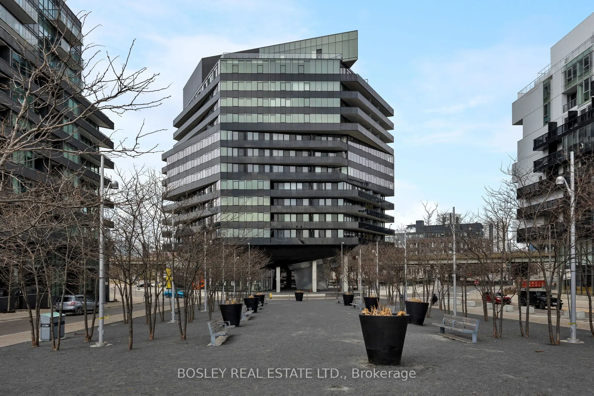 21 Lawren Harris Square, #804