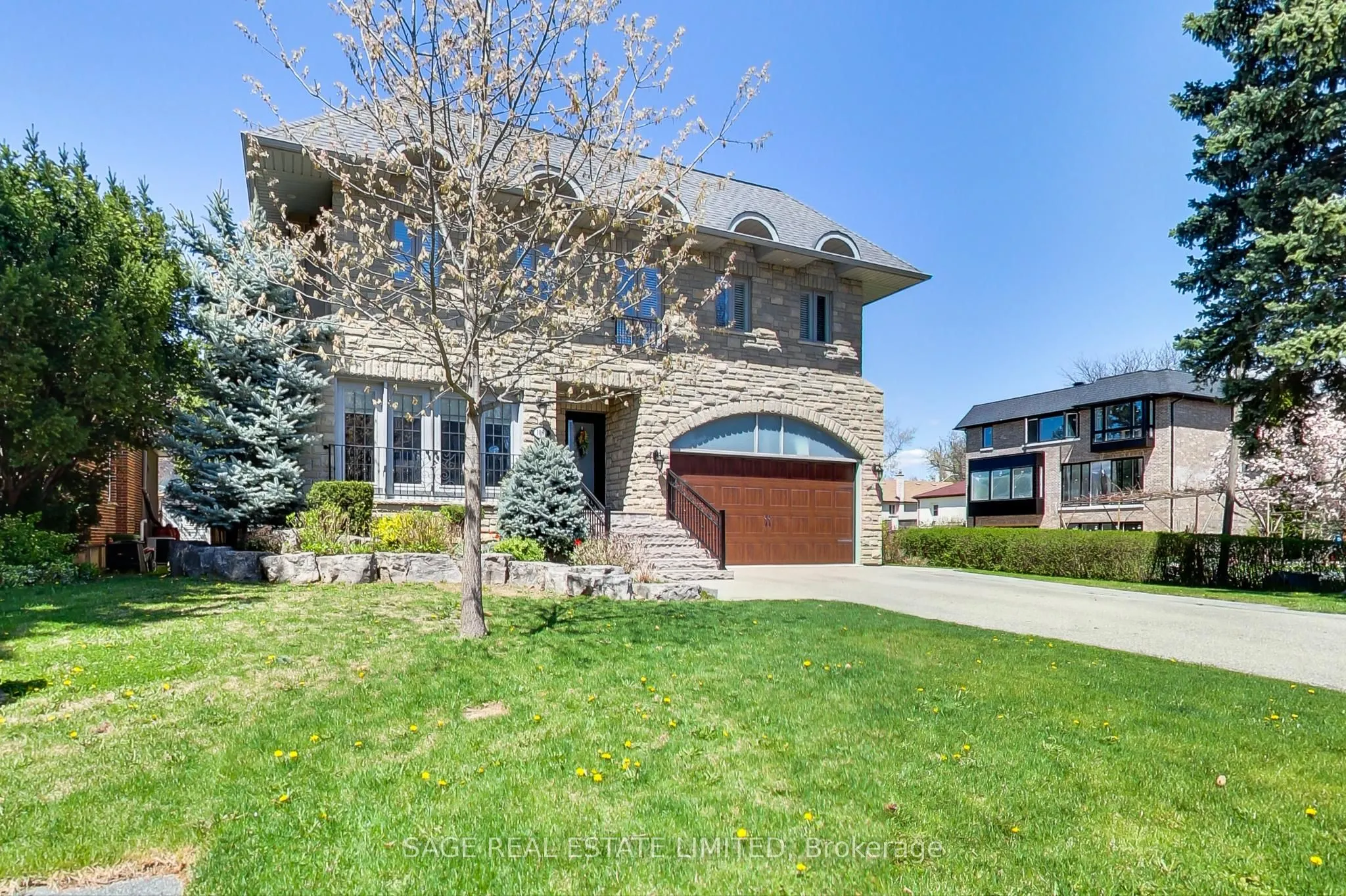 108 Madawaska Avenue