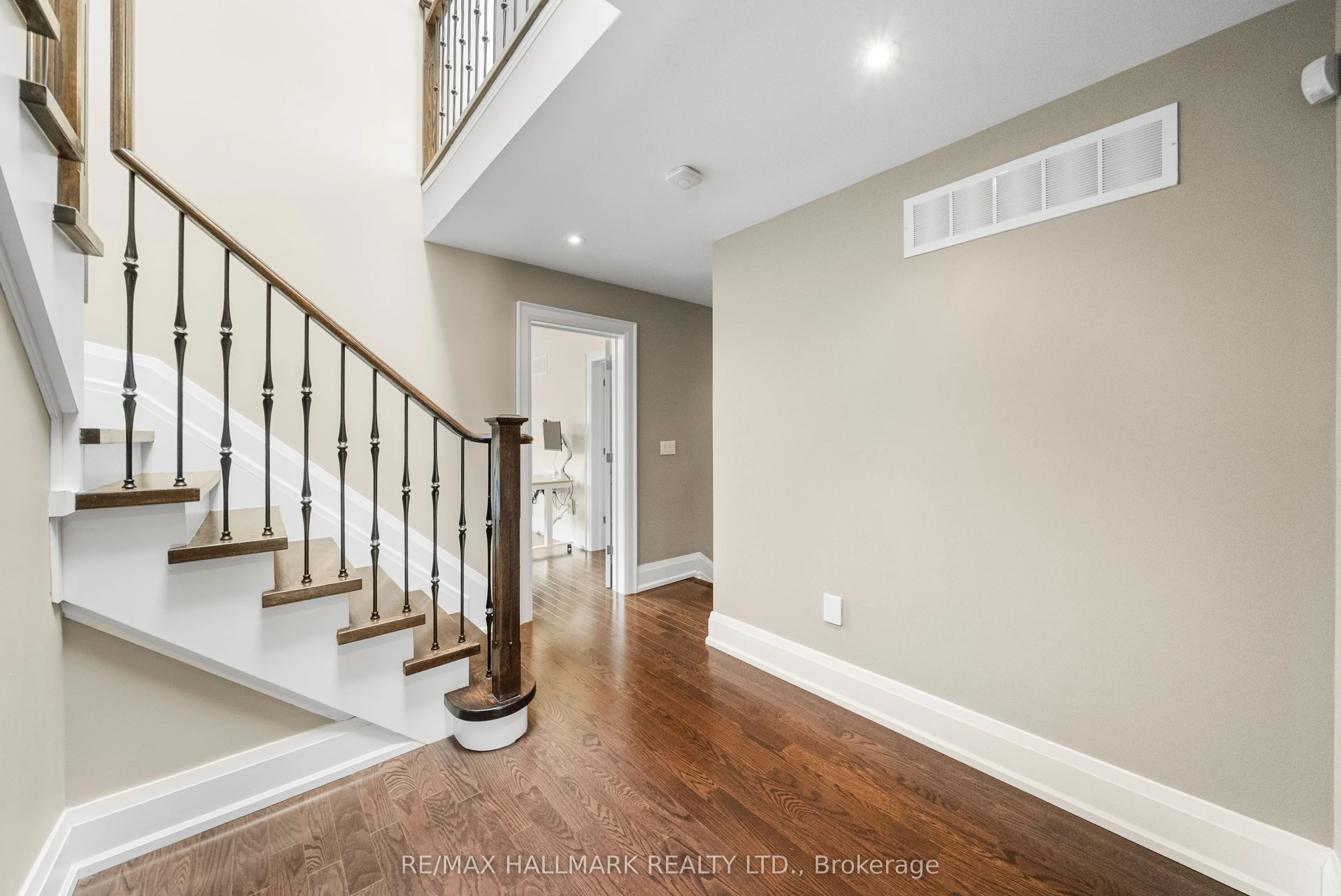 19 Hycrest Avenue