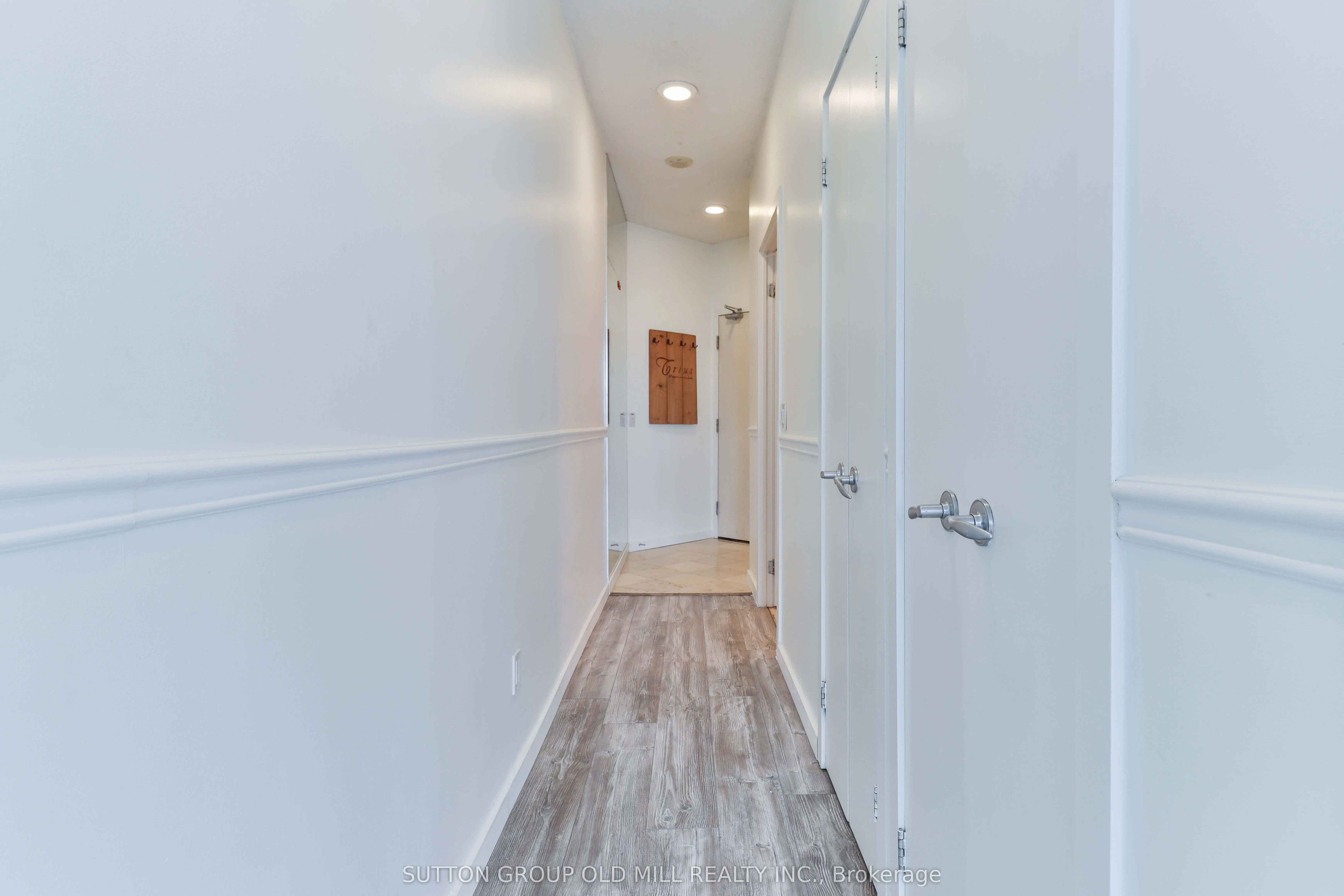 218 Queens Quay W, #1405