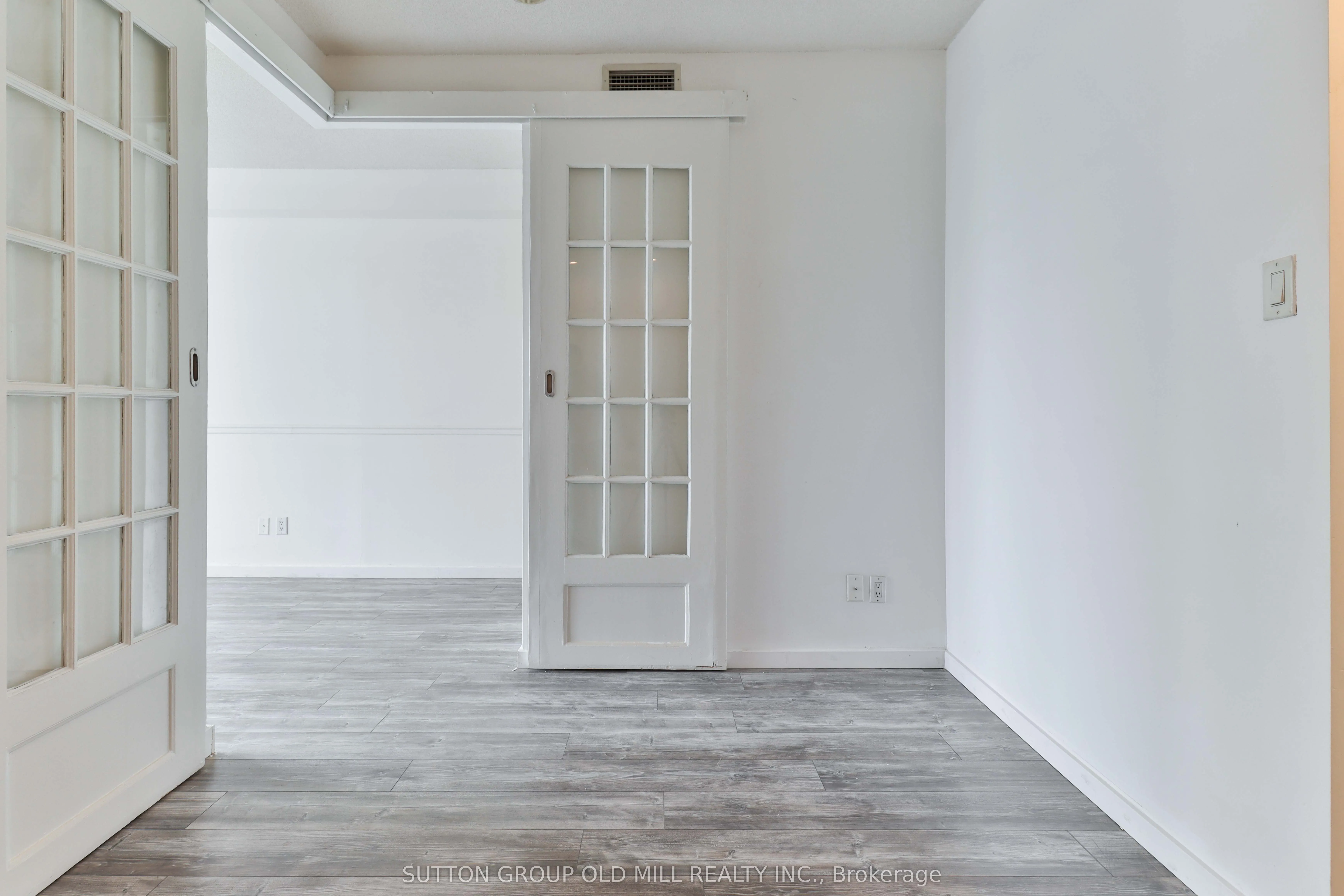 218 Queens Quay W, #1405