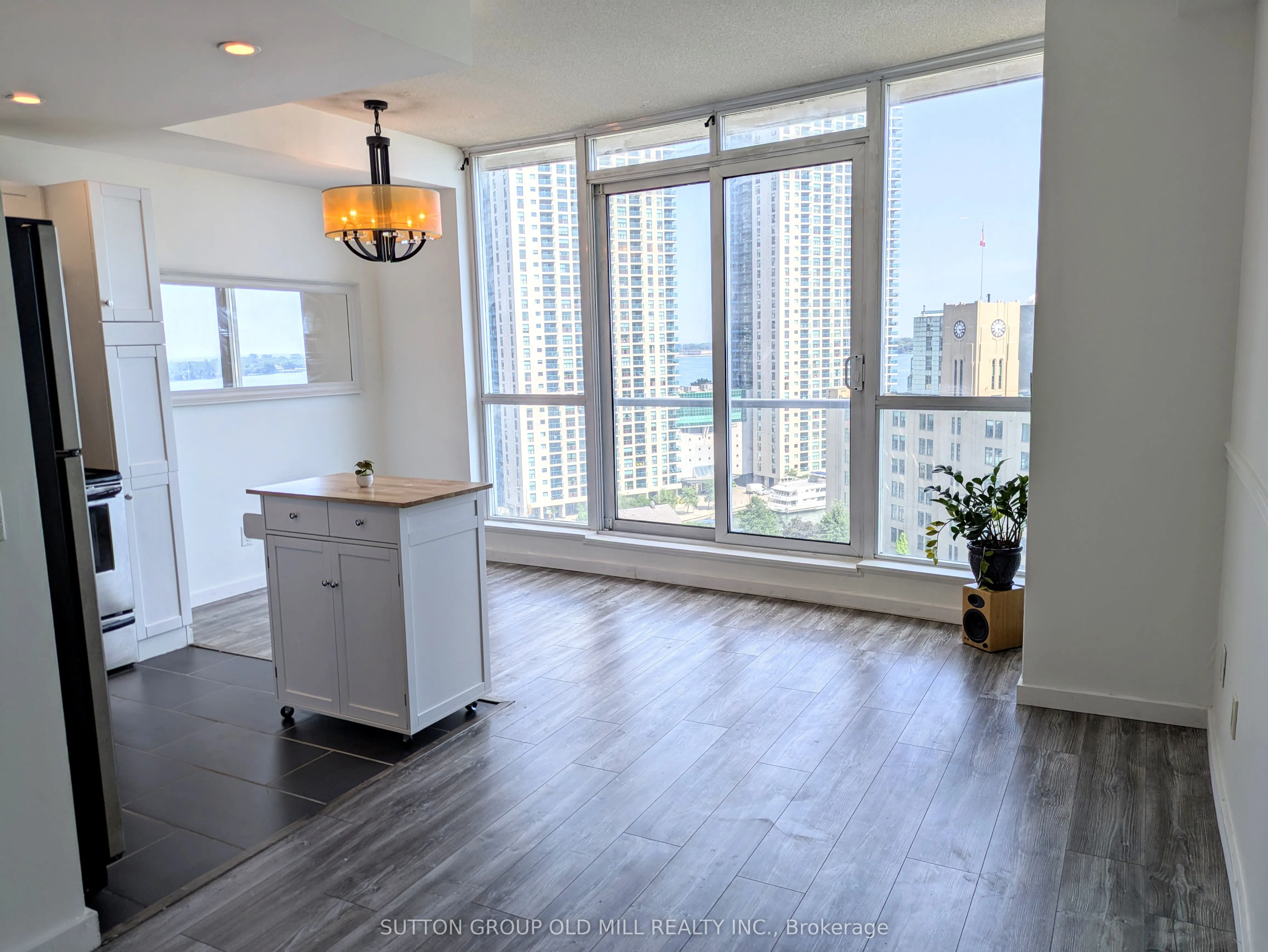 218 Queens Quay W, #1405