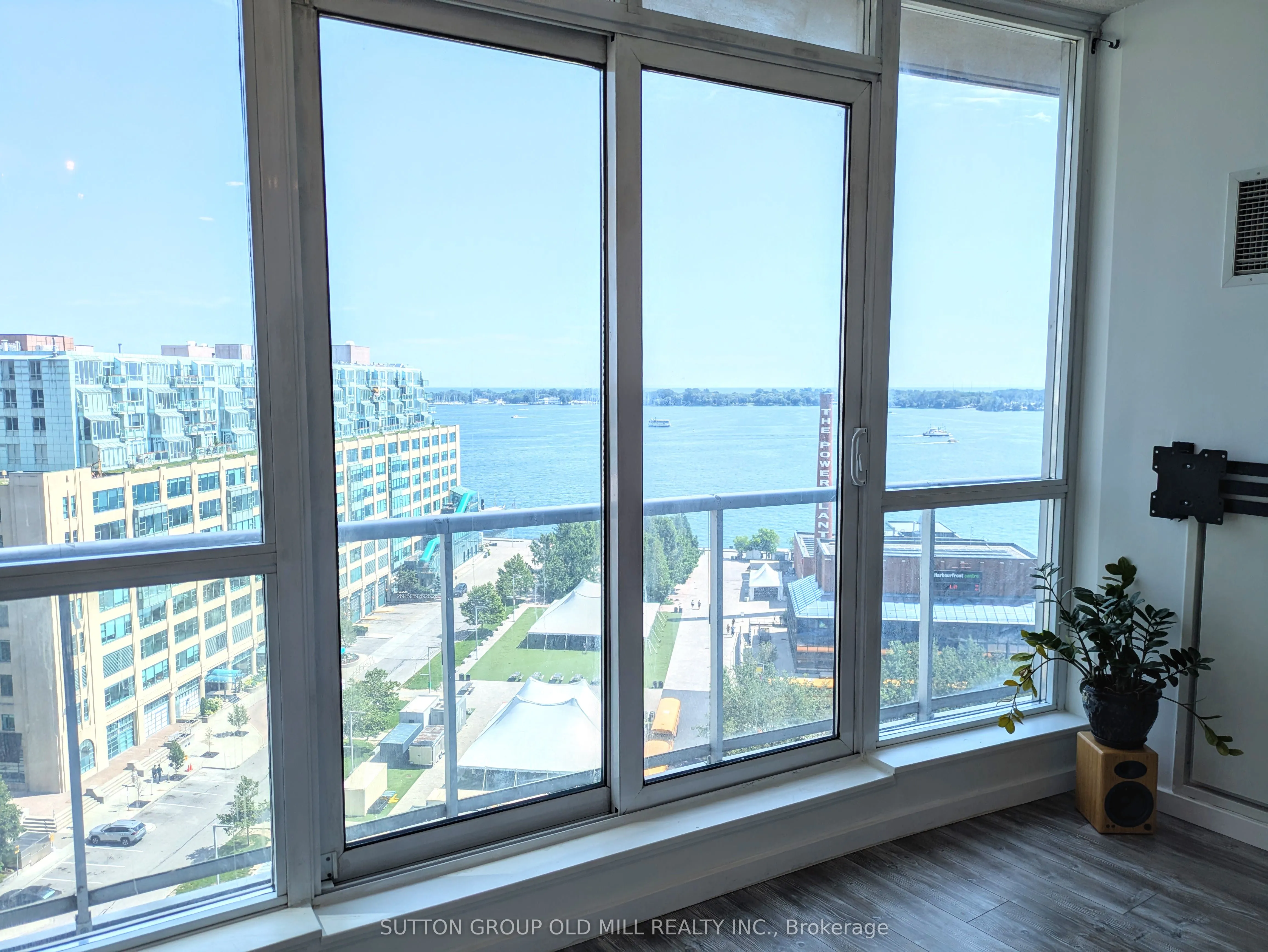218 Queens Quay W, #1405