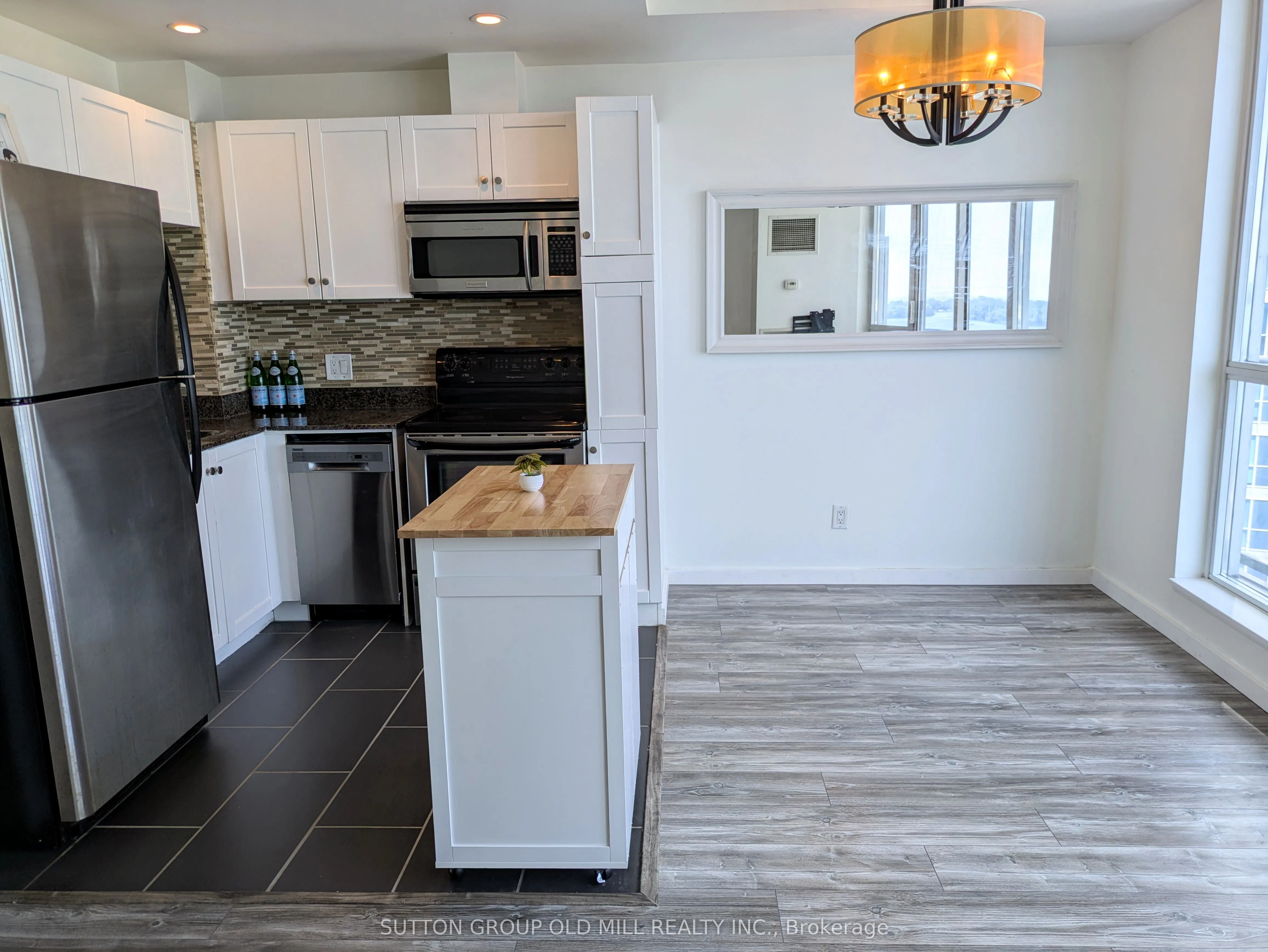 218 Queens Quay W, #1405