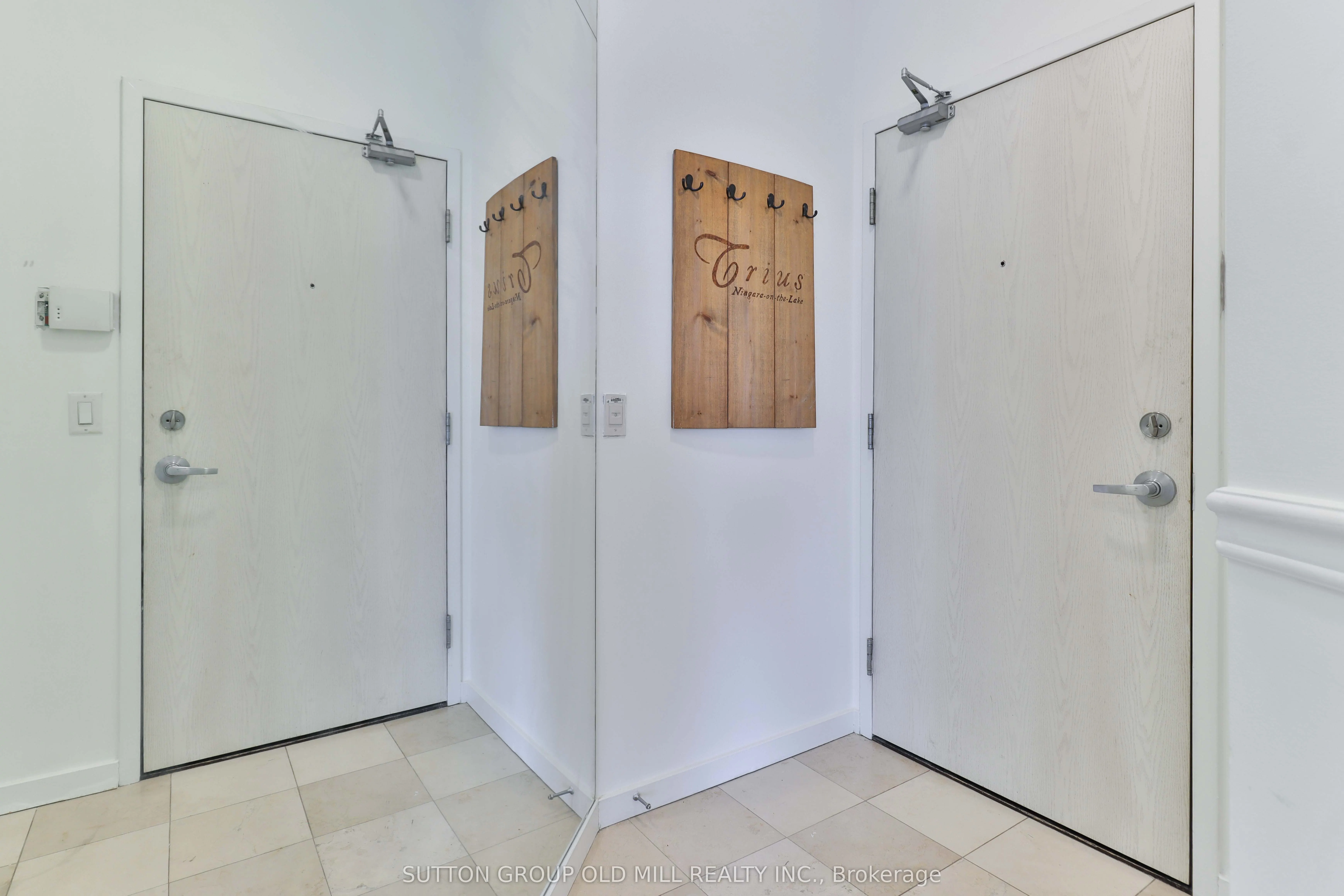 218 Queens Quay W, #1405