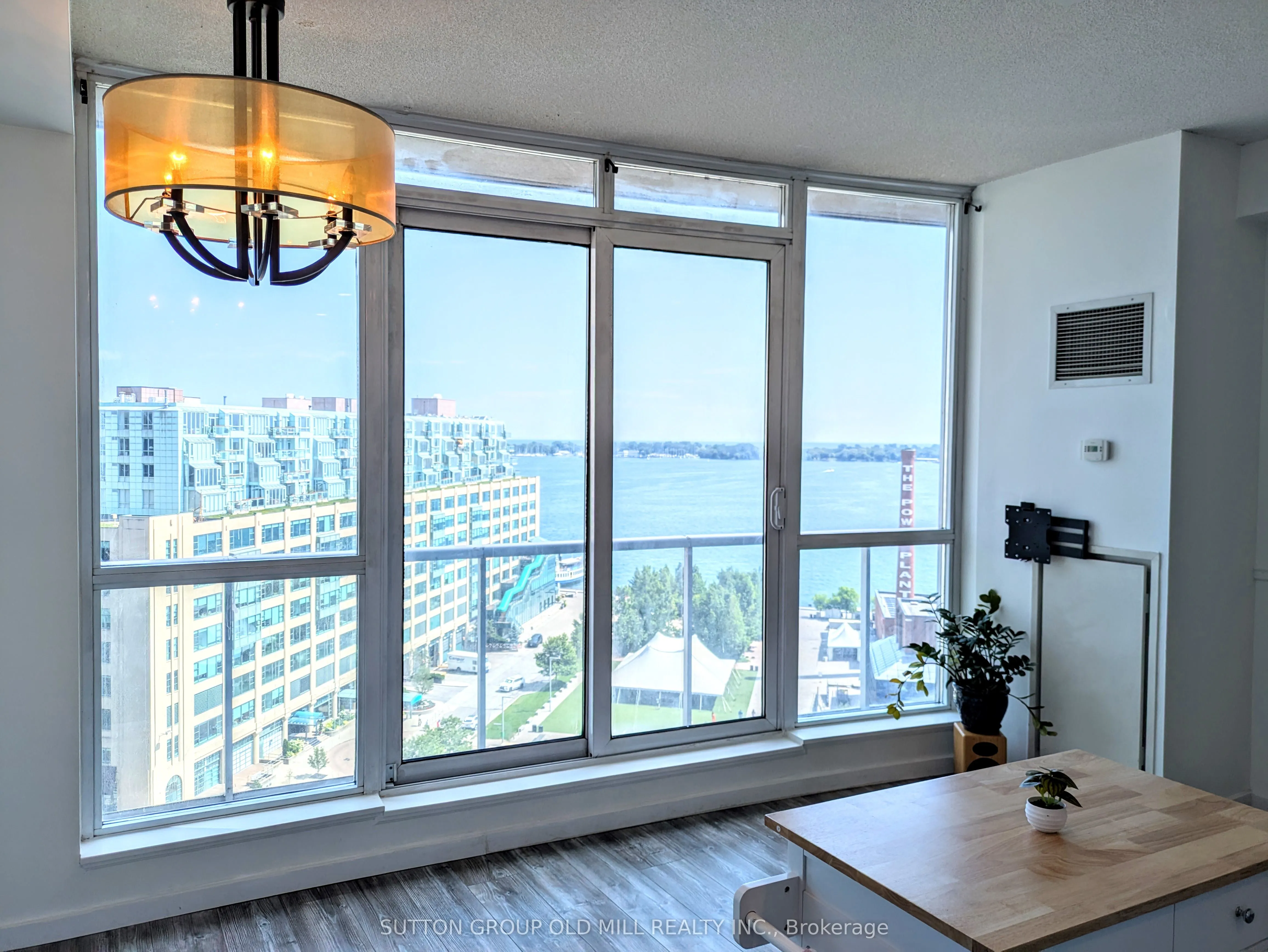 218 Queens Quay W, #1405