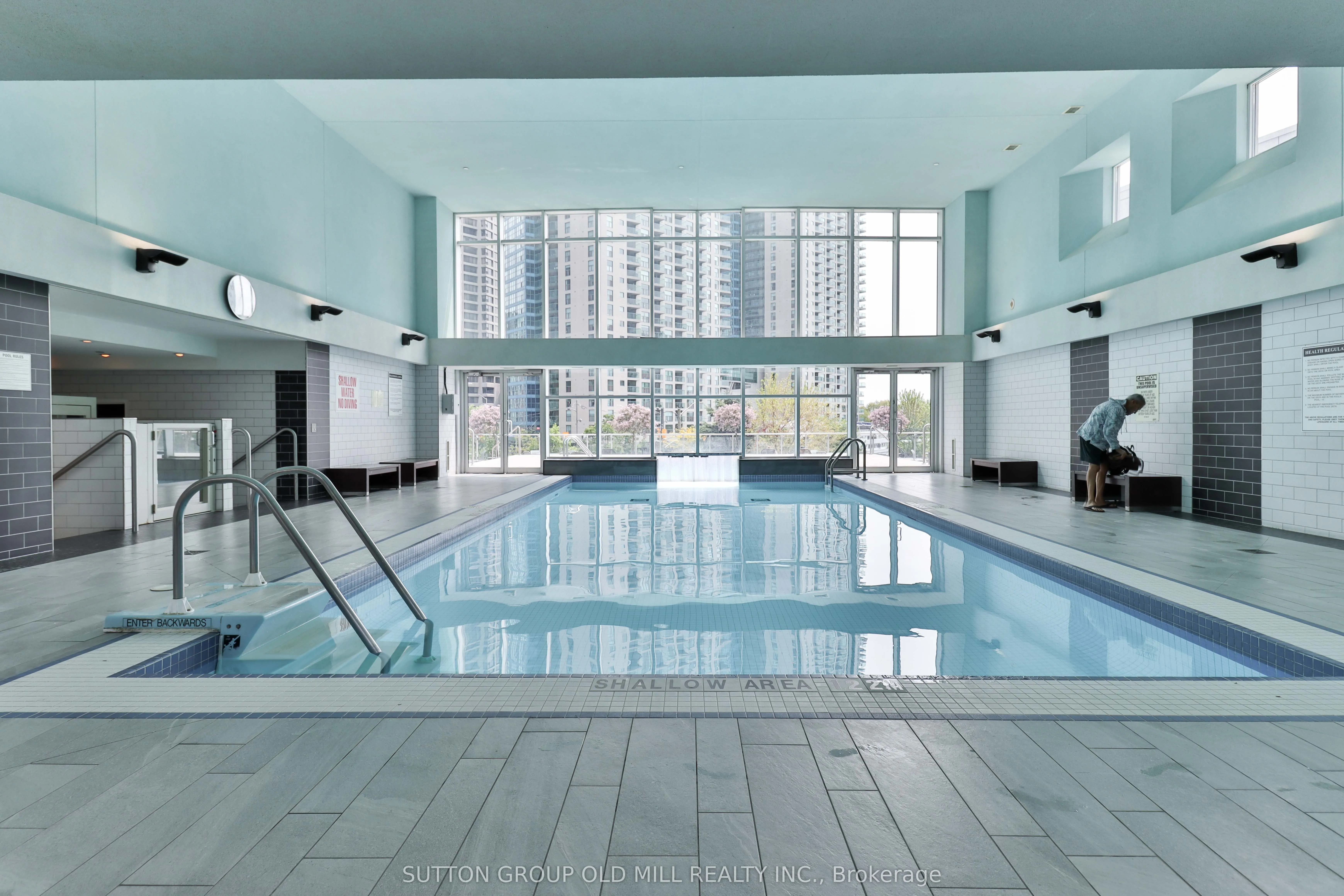 218 Queens Quay W, #1405