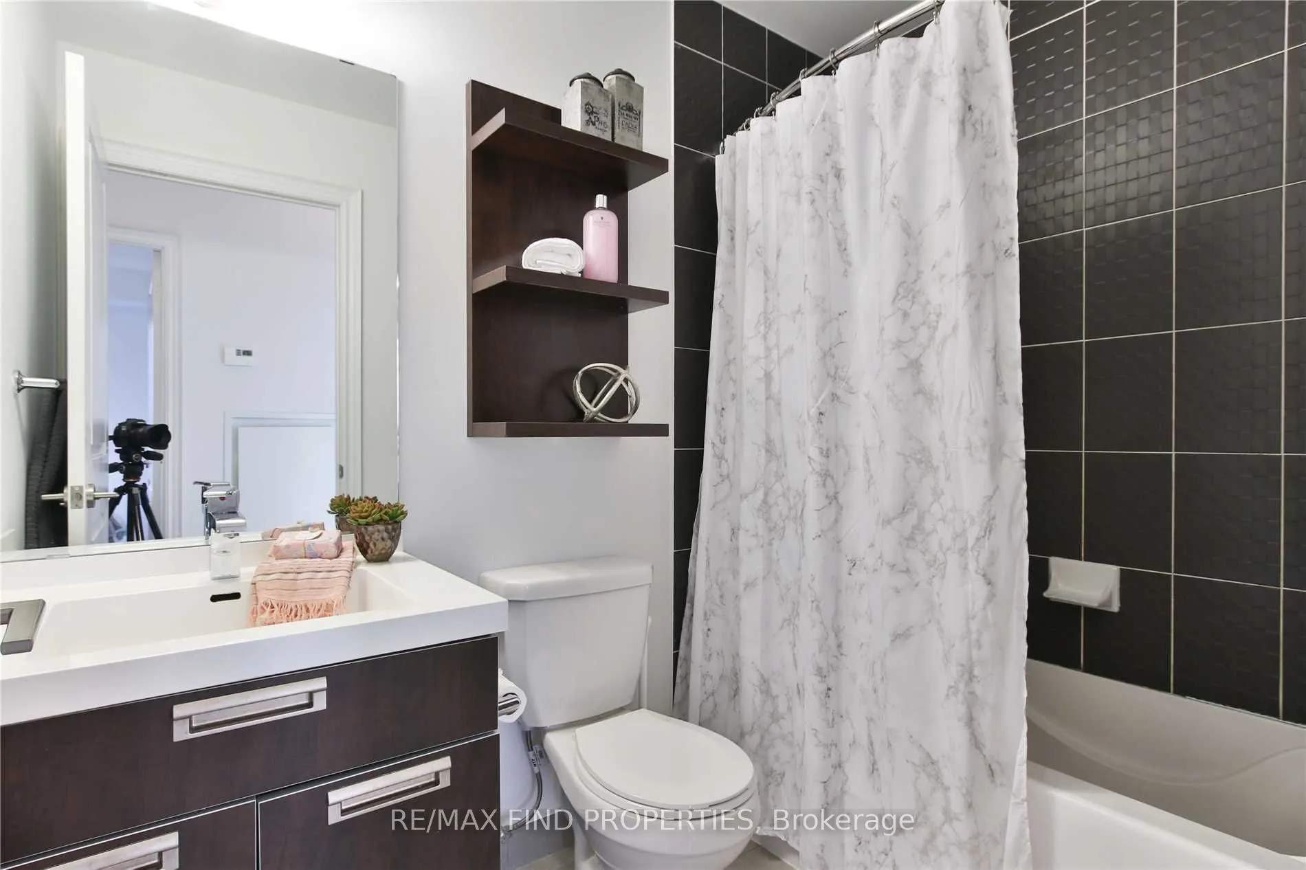 28 Ted Rogers Way, #1504