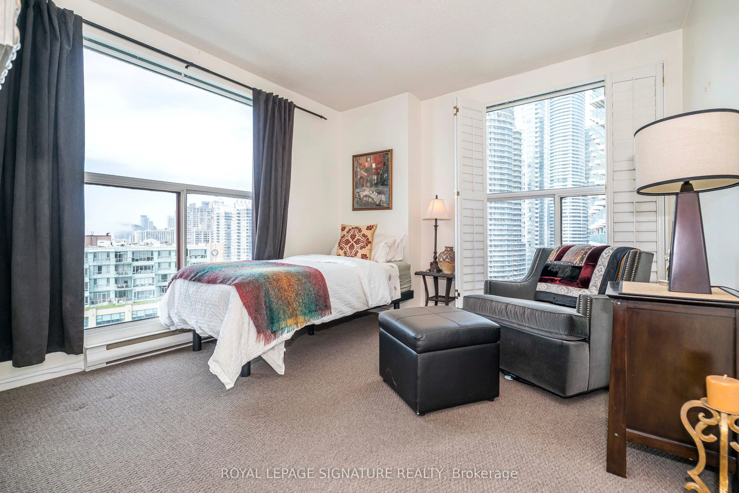 99 Harbour Square, #1812