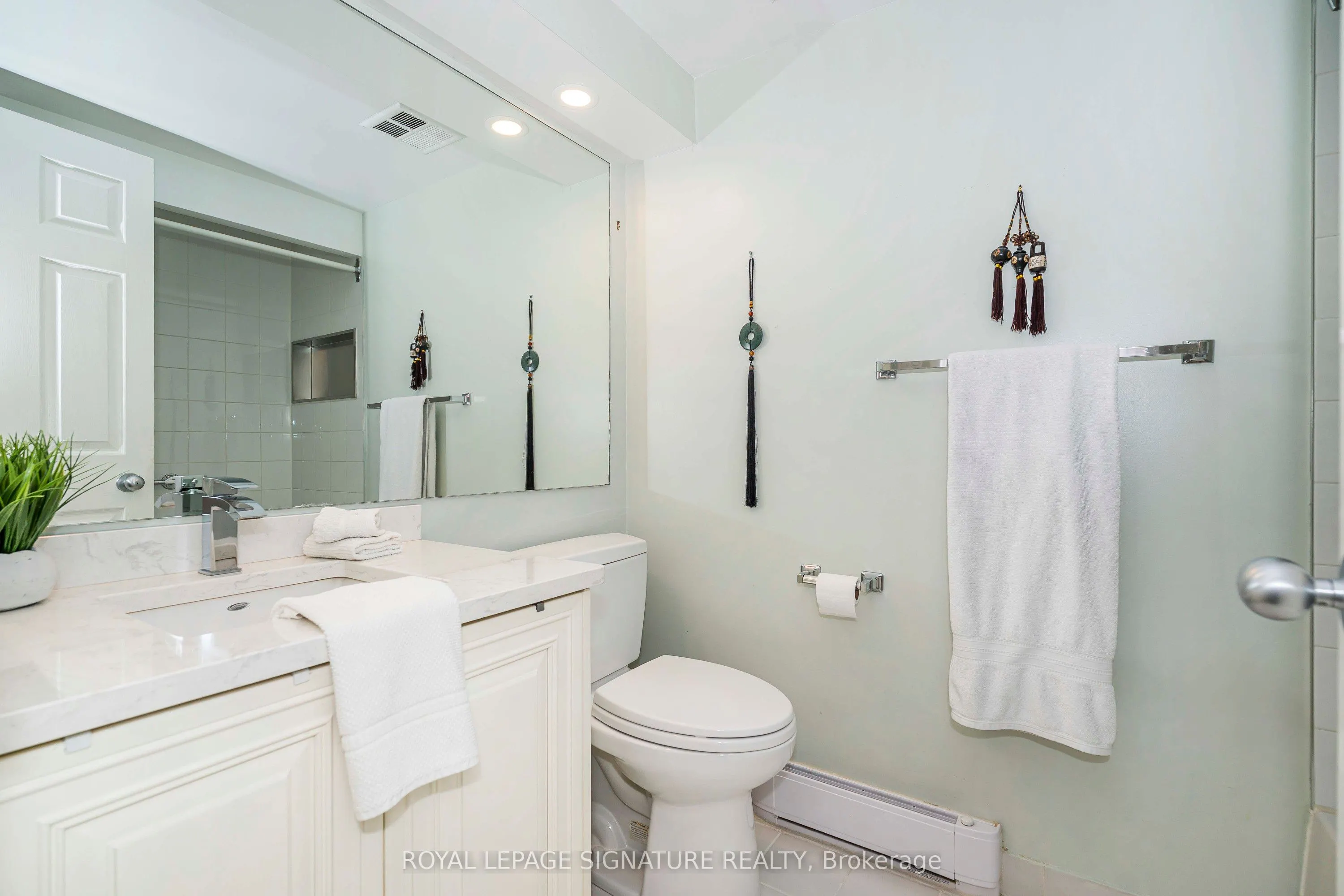 99 Harbour Square, #1812