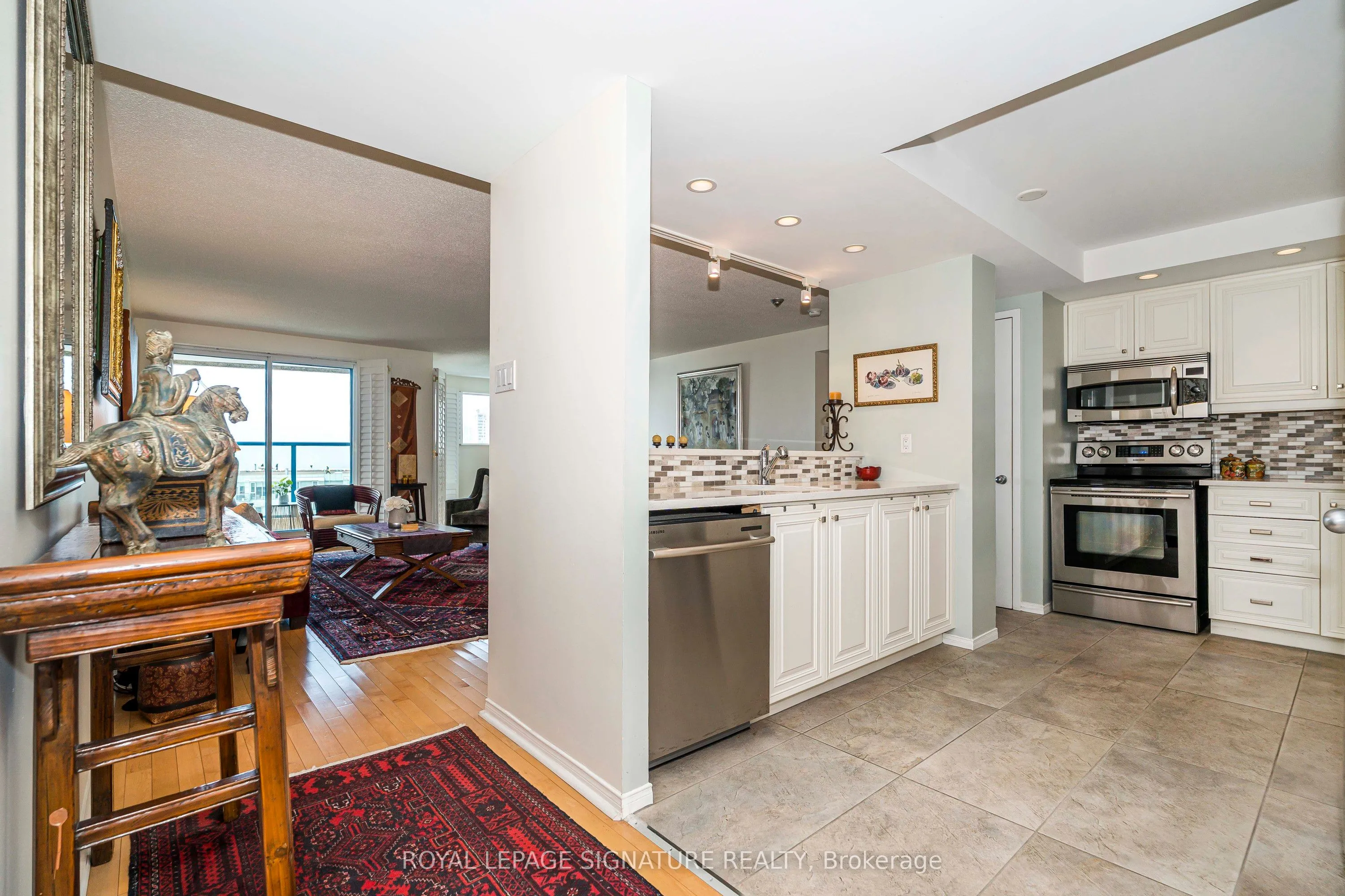 99 Harbour Square, #1812