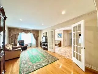 6 Carriage Lane