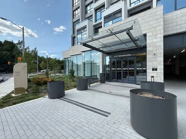 10 INN ON THE PARK Drive, #3304