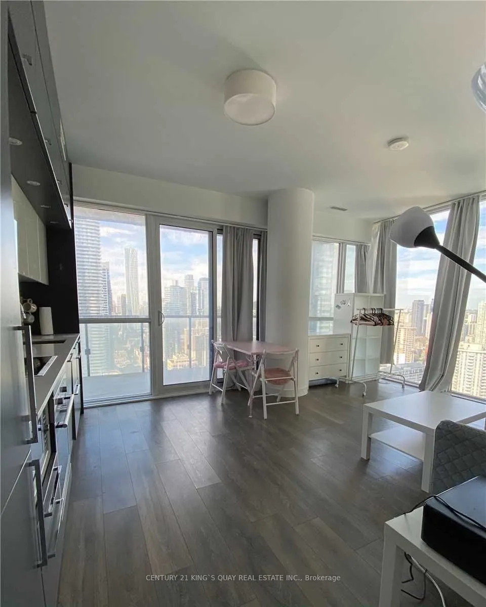 15 Grenville Street, #3708