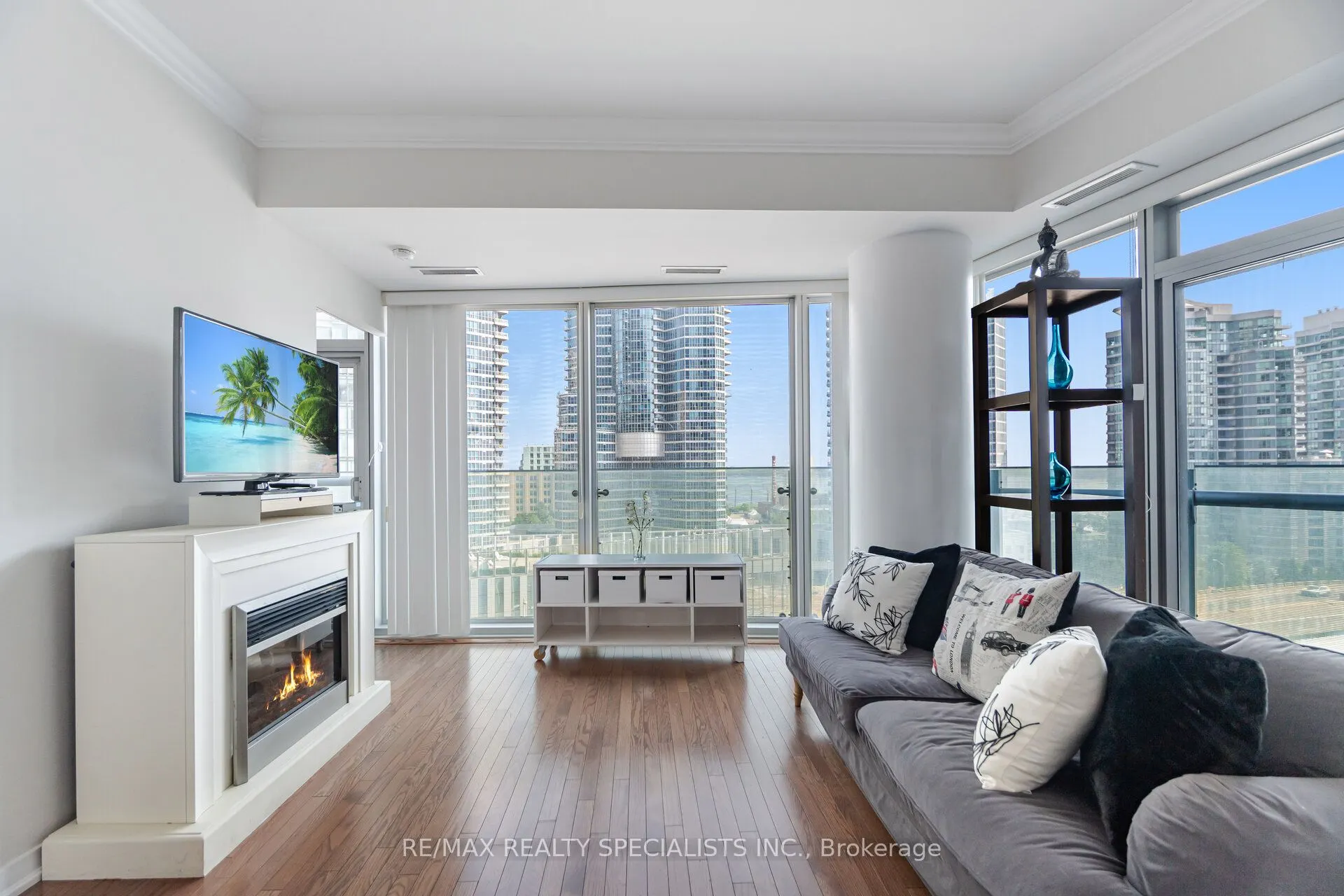 12 York Street, #804