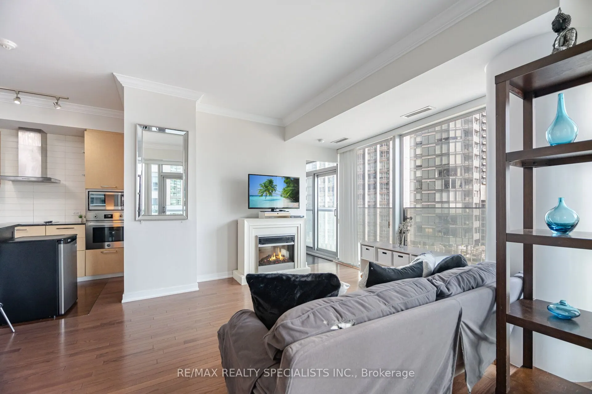 12 York Street, #804