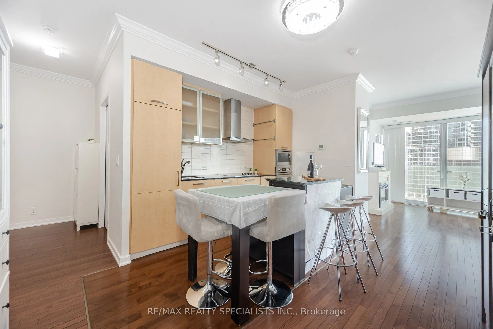 12 York Street, #804