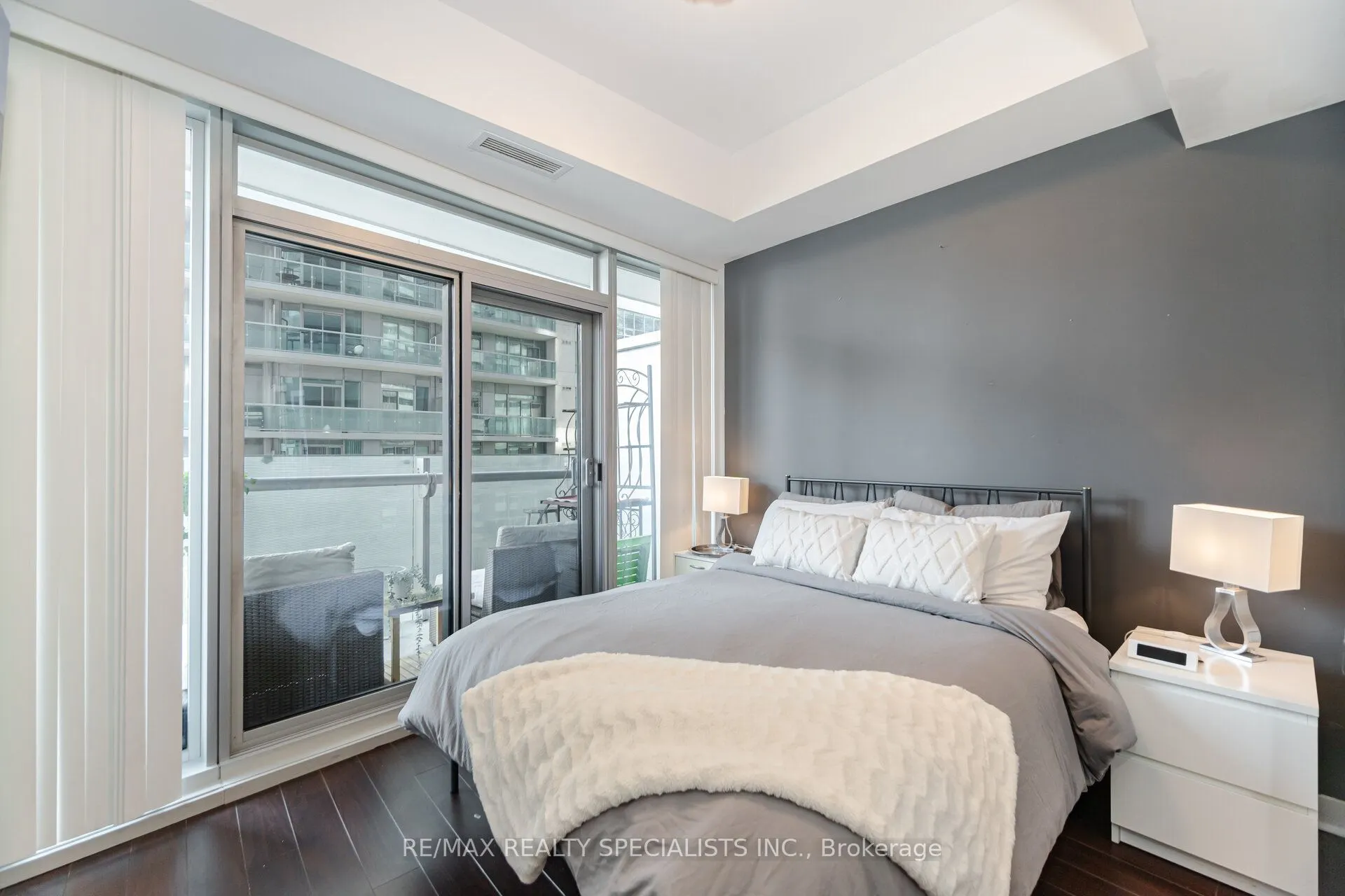 12 York Street, #804