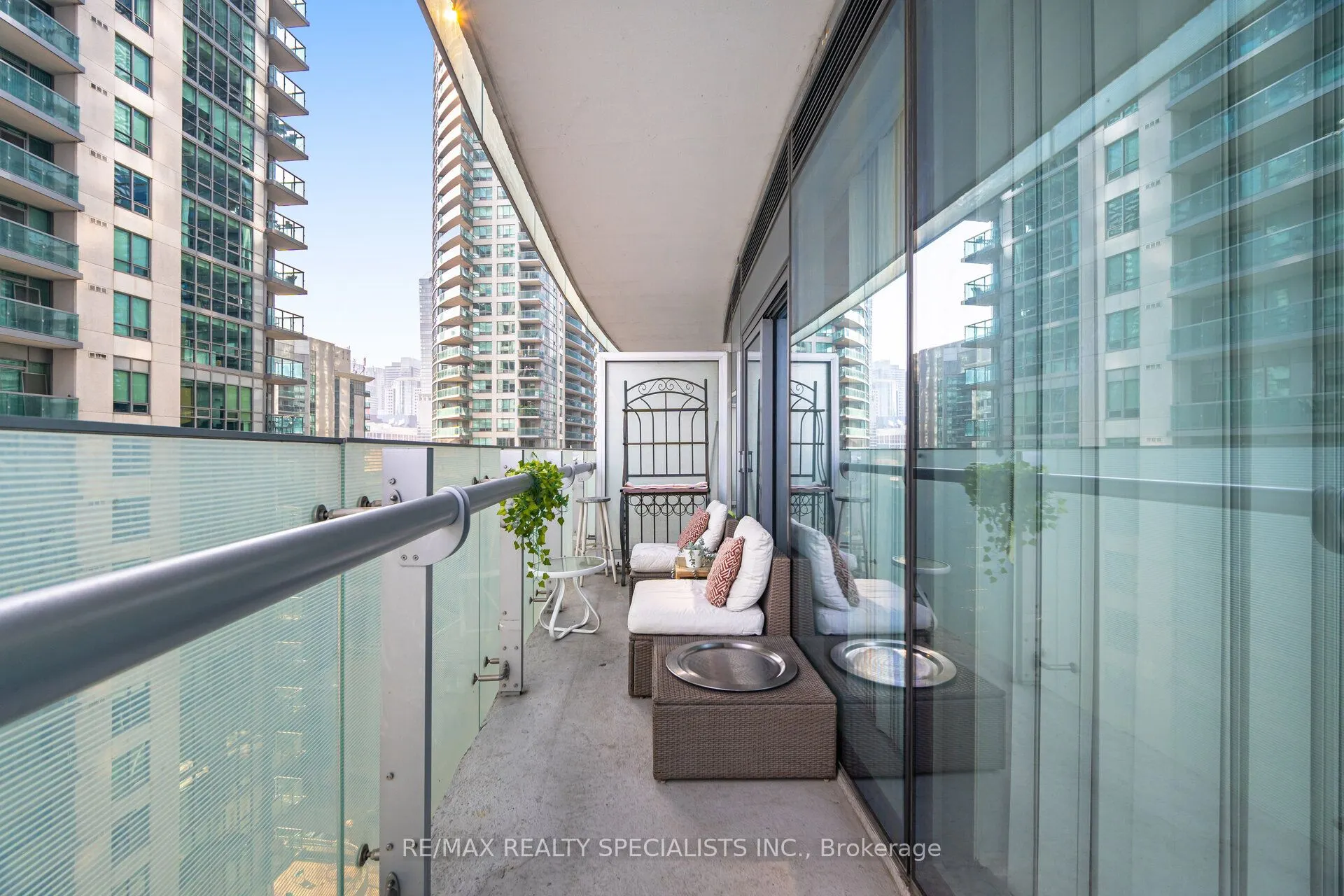 12 York Street, #804