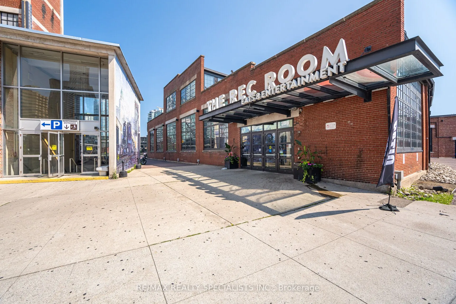 12 York Street, #804