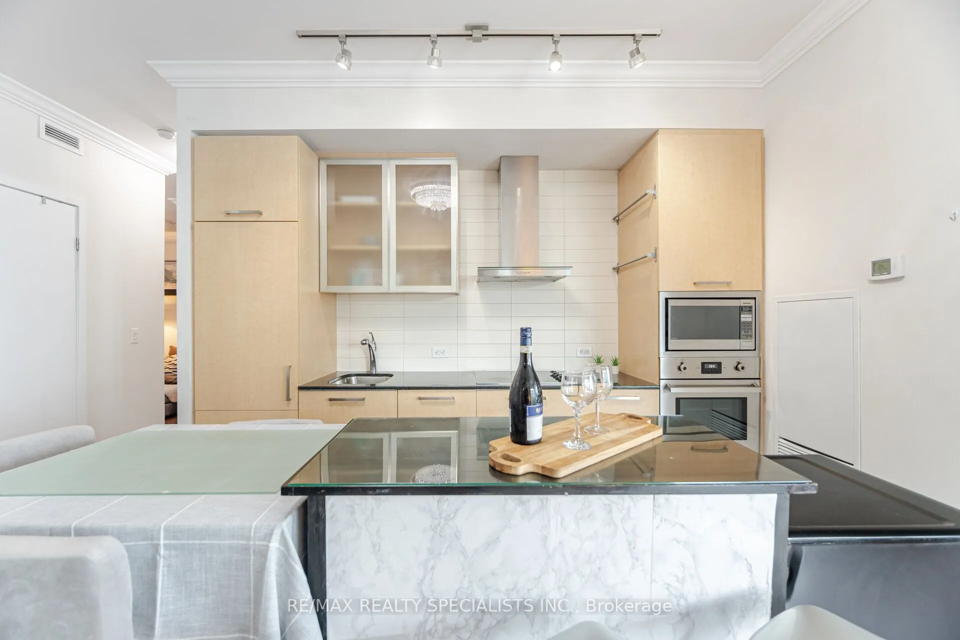12 York Street, #804