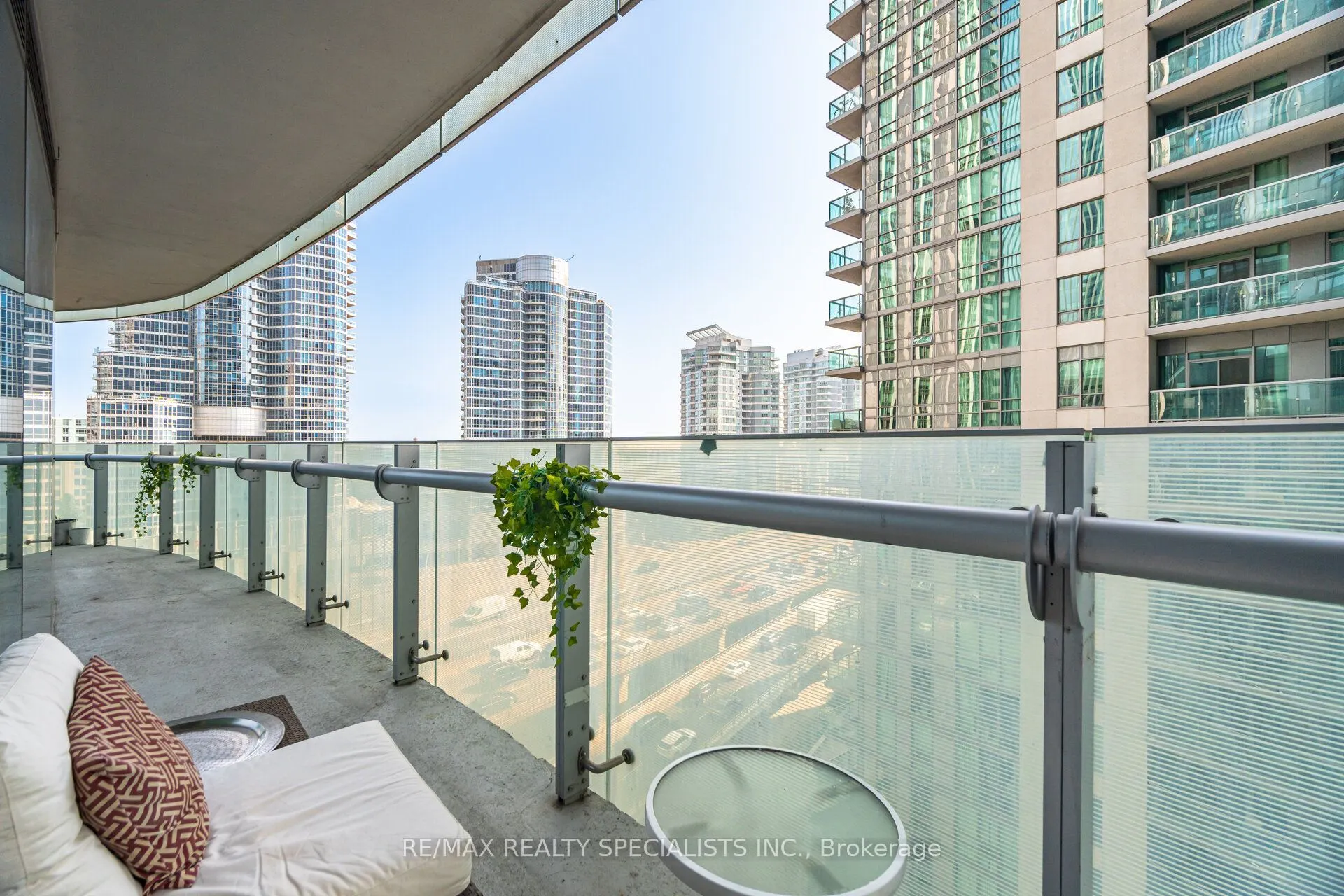 12 York Street, #804